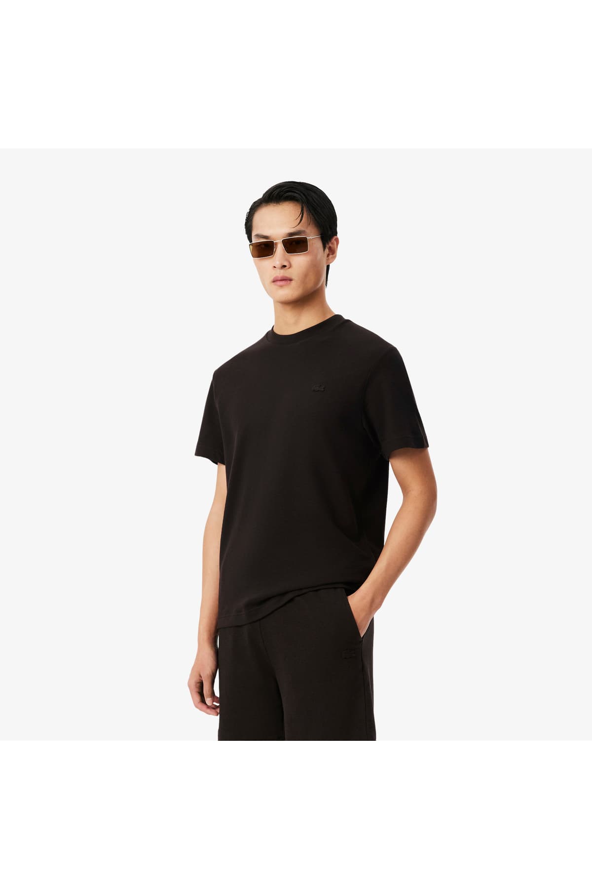 تیشرت مردانه Lacoste یقه گرد فیت کلاسیک قهوهای تیشرت مردانه Lacoste یقه گرد فیت کلاسیک قهوهای