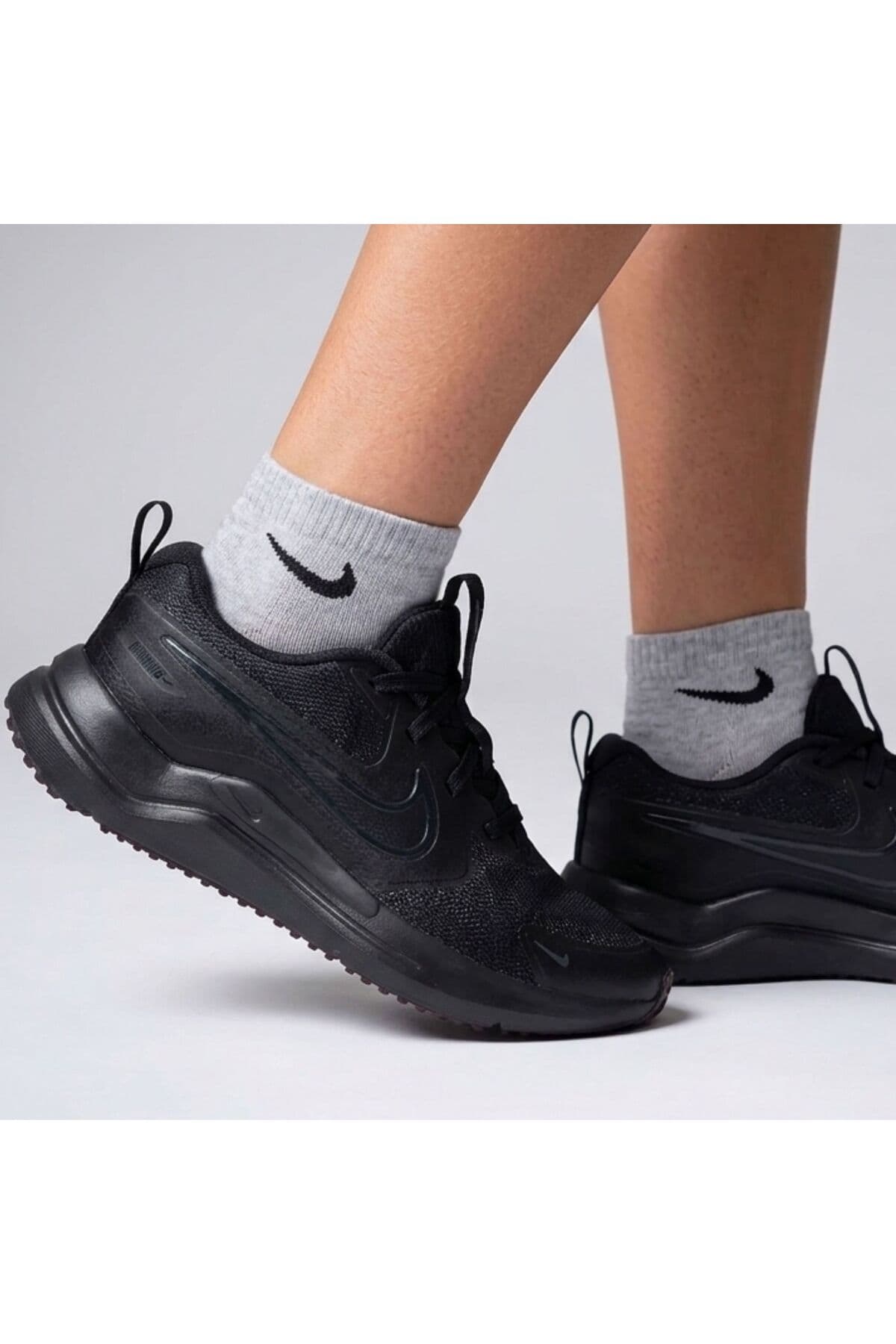 کفش ورزشی نوجوانان Nike مدل COSMIC RUNNER کفش ورزشی نوجوانان Nike مدل COSMIC RUNNER