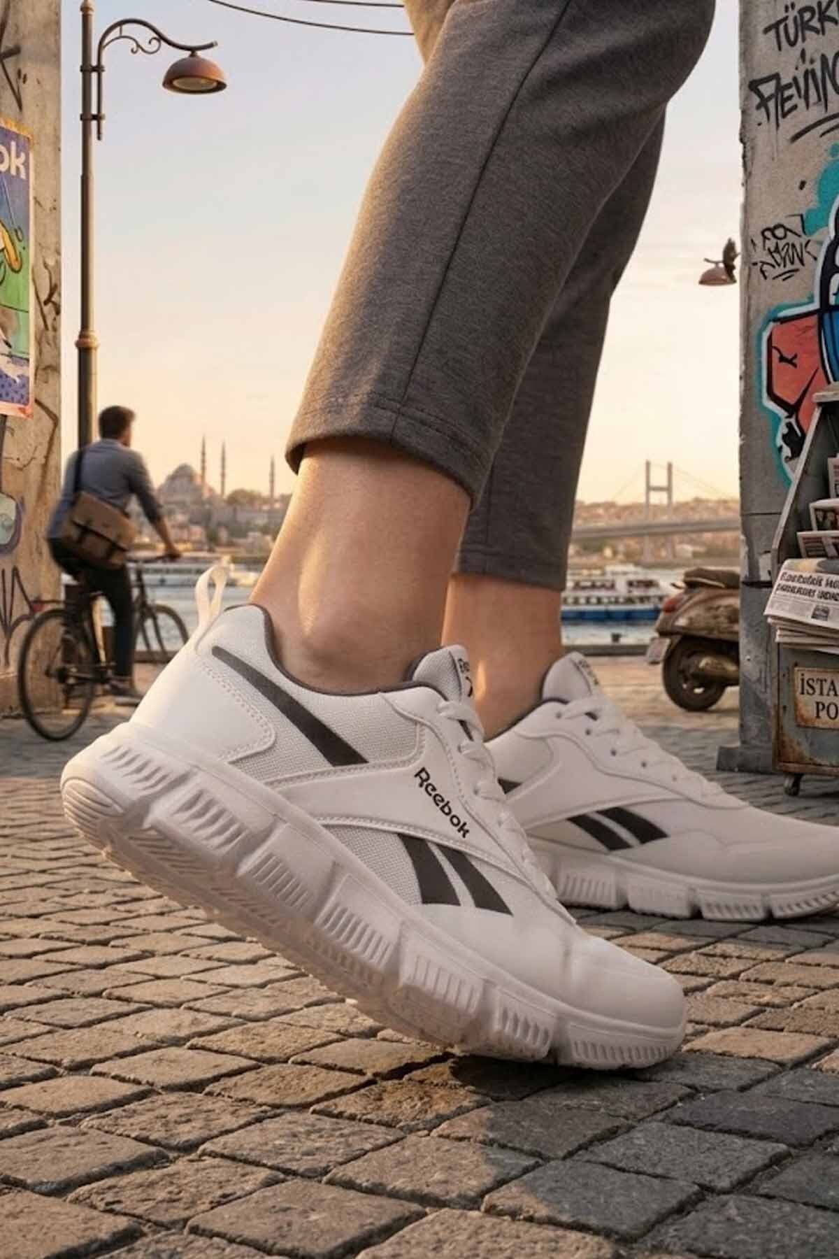 کفش ورزشی زنانه Reebok سفید پیادهروی و دویدن با زیره انعطافپذیر و سبک کفش ورزشی زنانه Reebok سفید پیادهروی و دویدن با زیره انعطافپذیر و سبک