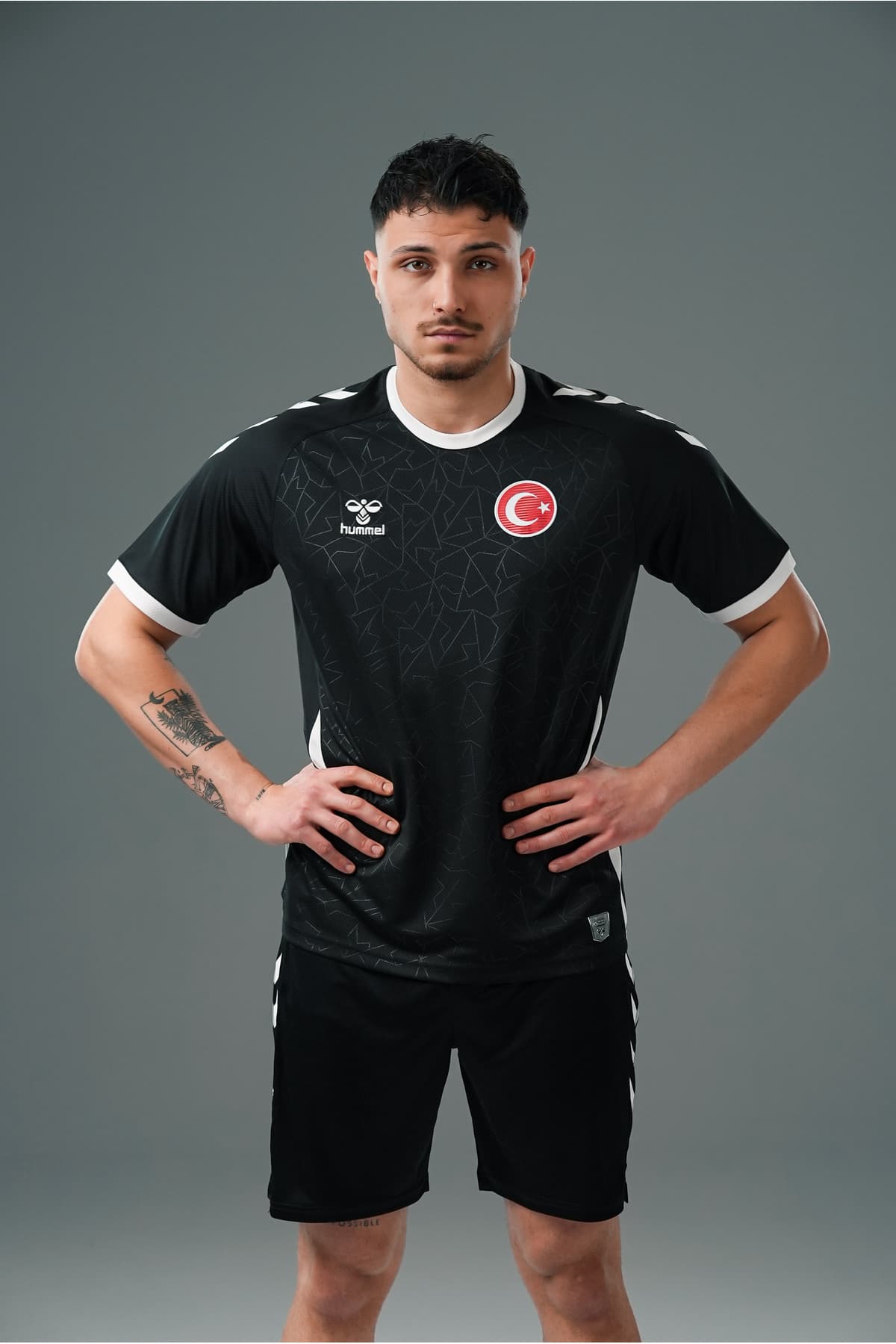 تیشرت تمرینی مردانه hummel تیم ملی Dream مشکی تیشرت تمرینی مردانه hummel تیم ملی Dream مشکی