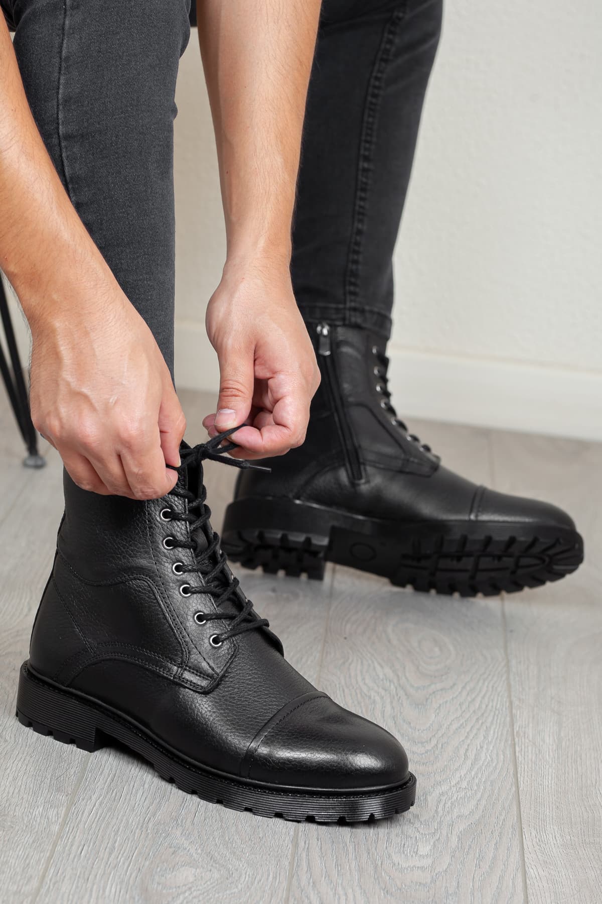بوت مردانه Daxtors چرم طبیعی زمستانی ضدسرما با زیره لاستیکی مدل D402 بوت مردانه Daxtors چرم طبیعی زمستانی ضدسرما با زیره لاستیکی مدل D402