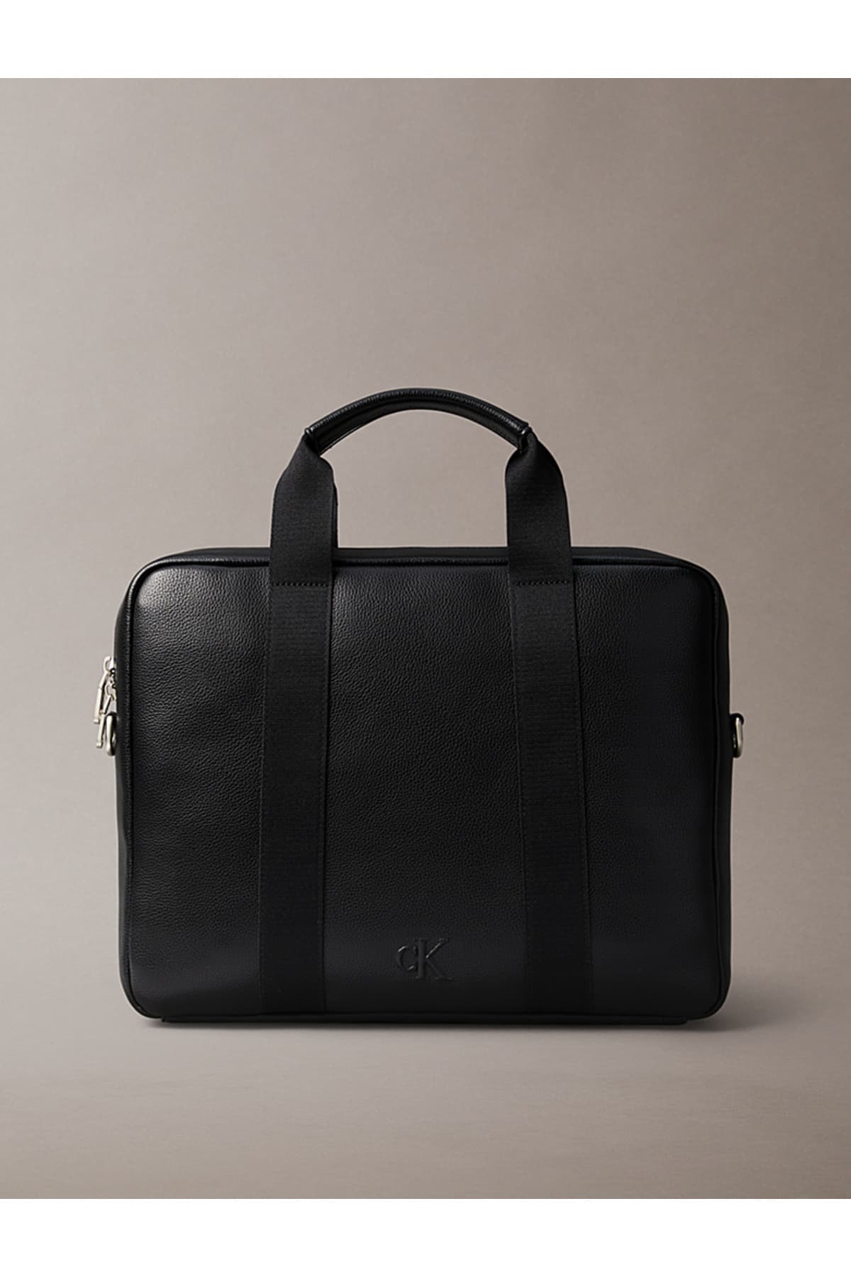 کیف لپتاپ مردانه Calvin Klein بند کراس جداشونده 16 اینچ مدل LV04D3272GUB1 کیف لپتاپ مردانه Calvin Klein بند کراس جداشونده 16 اینچ مدل LV04D3272GUB1