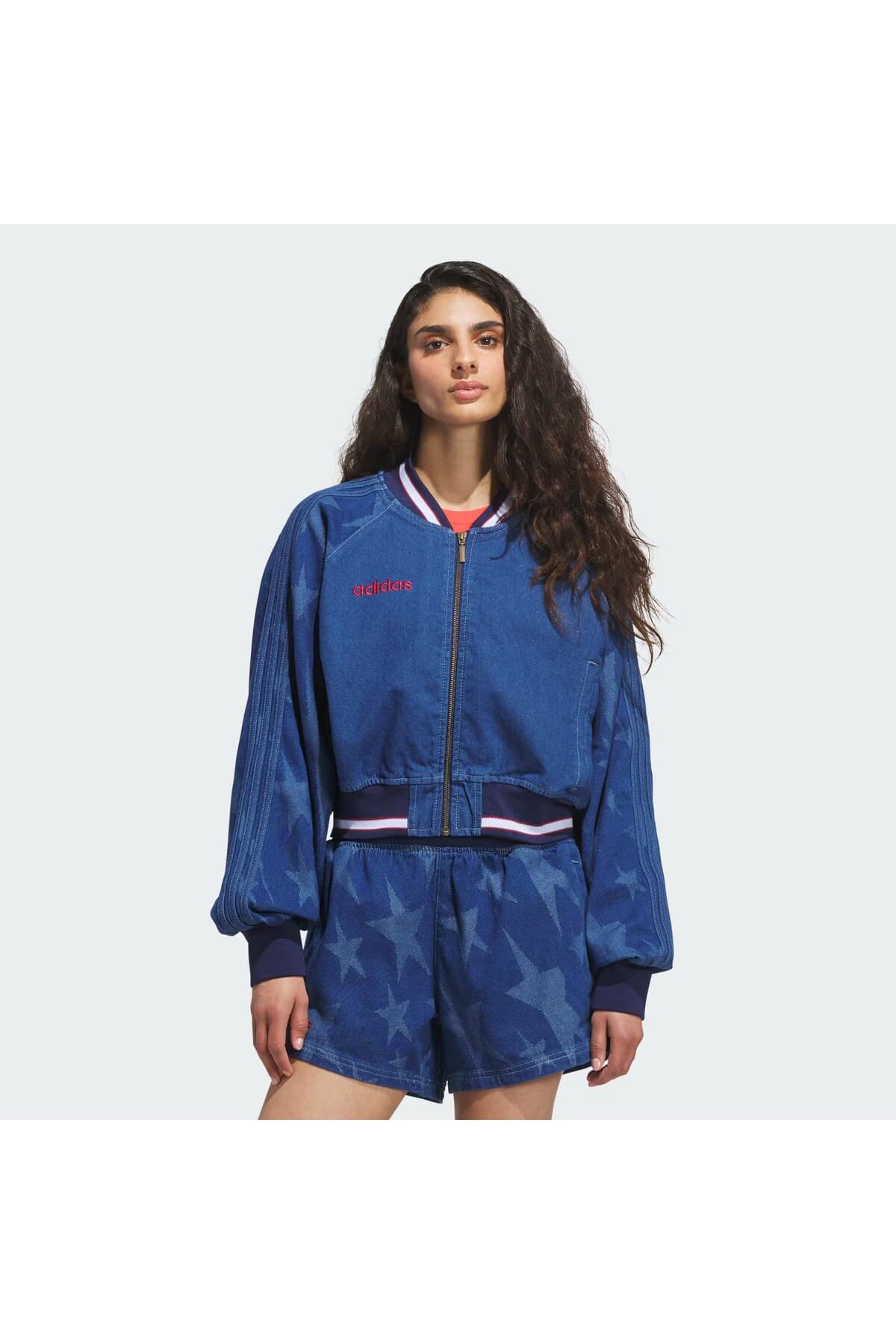 ژاکت زنانه adidas از جین با طرح گرافیکی مدل SST Varsity Bomber ژاکت زنانه adidas از جین با طرح گرافیکی مدل SST Varsity Bomber