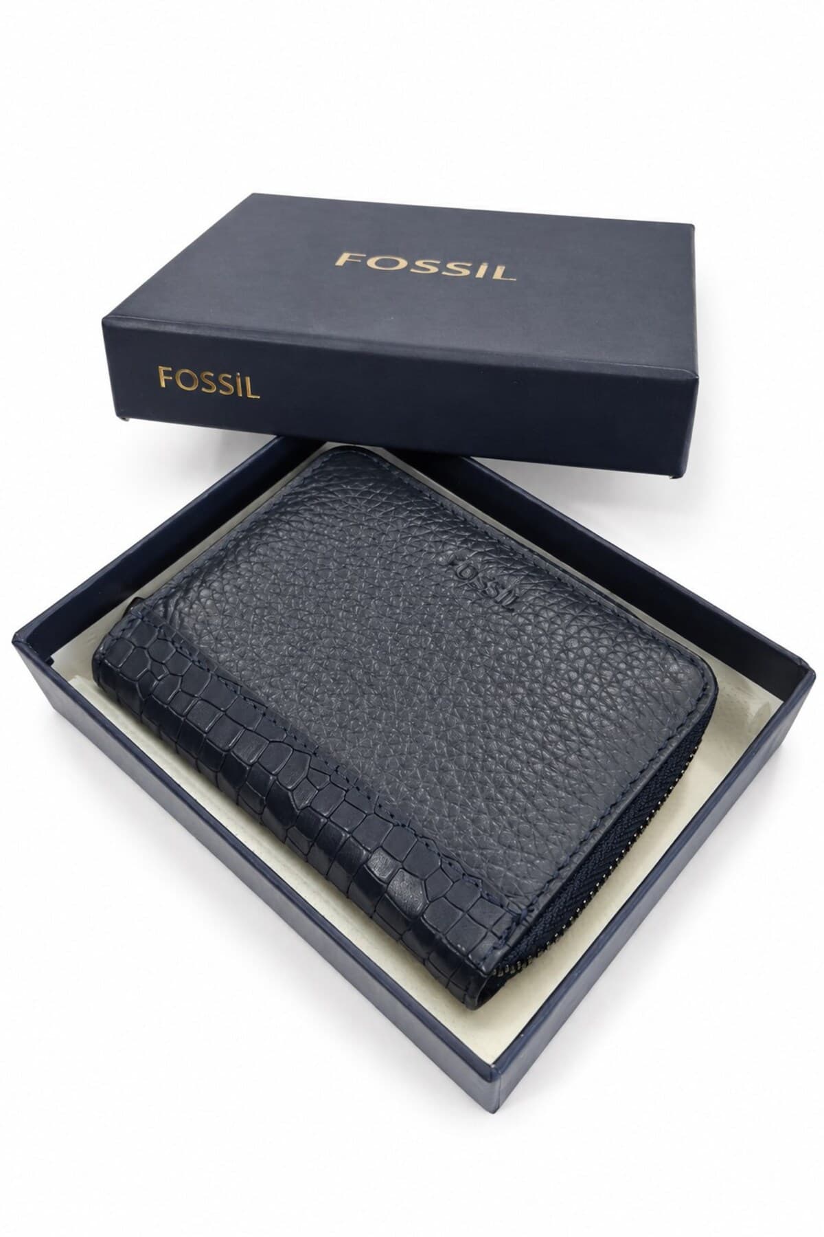 کیف پول زنانه Fossil چرم طبیعی %100 زیپ دار جاکارتی چندبخشی کیف پول زنانه Fossil چرم طبیعی %100 زیپ دار جاکارتی چندبخشی