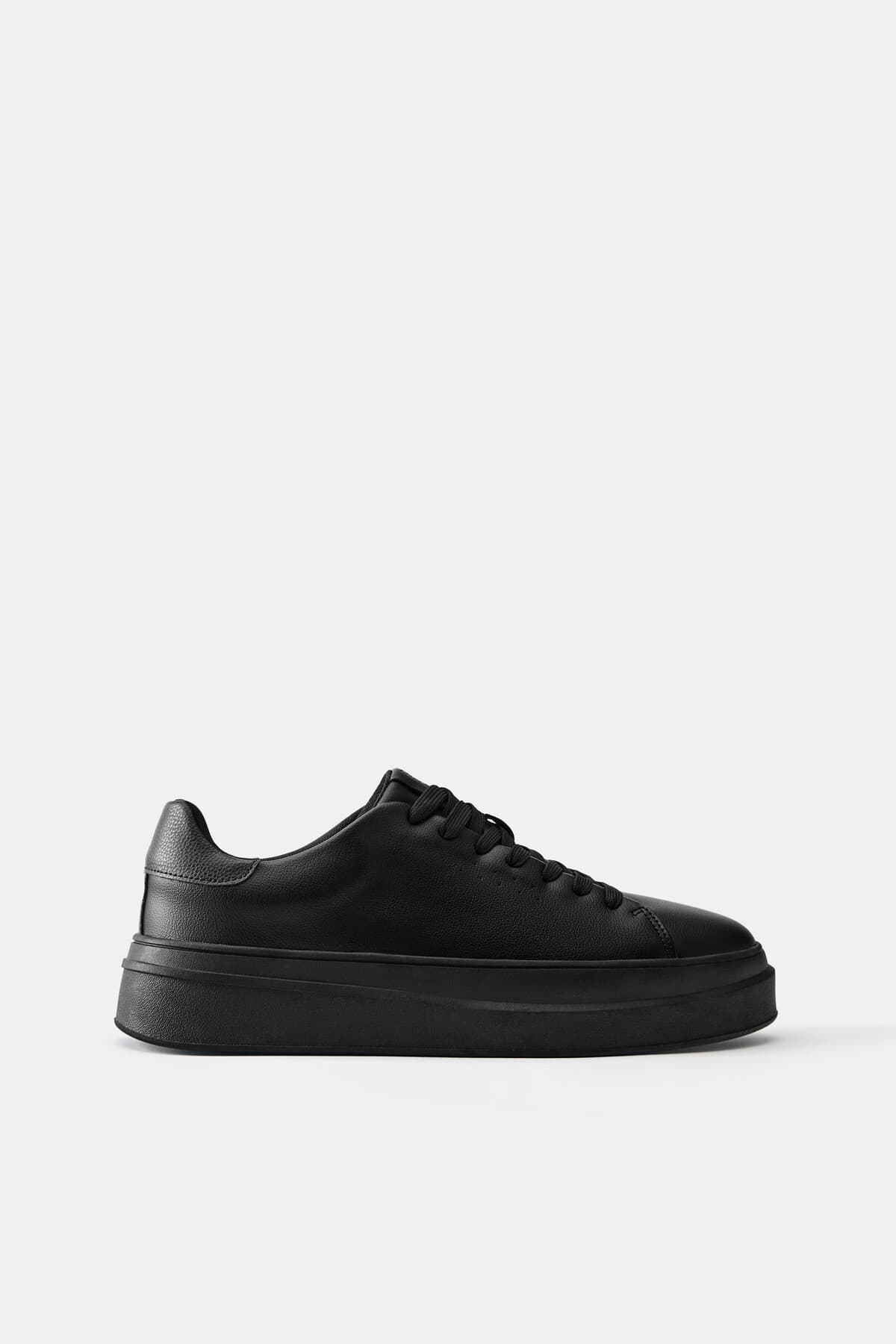 کفش اسپورت مردانه Pull & Bear با کفی حجیم کژوال کفش اسپورت مردانه Pull & Bear با کفی حجیم کژوال