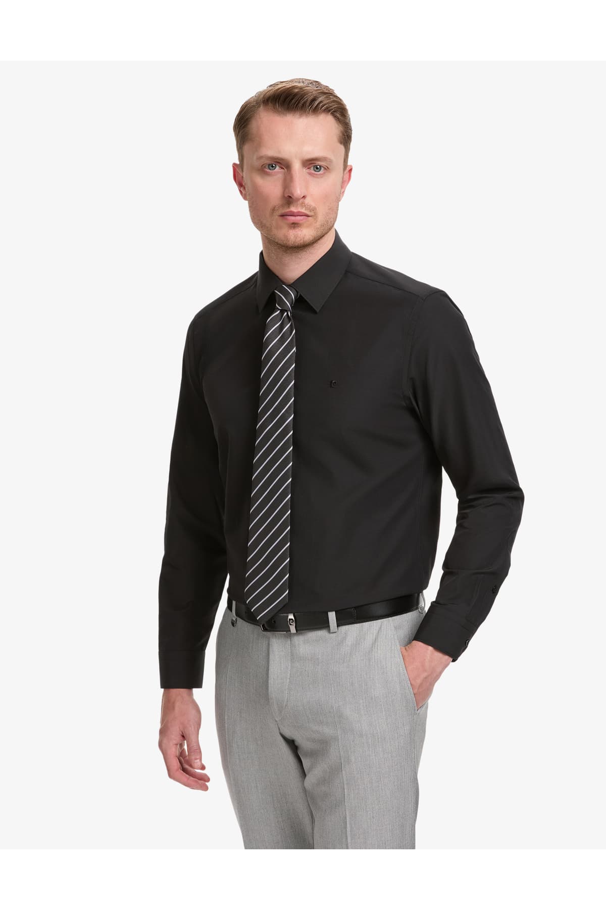 پیراهن مردانه Pierre Cardin مشکی فیت معمولی آستین بلند ساده مدل 50325337-VR046 پیراهن مردانه Pierre Cardin مشکی فیت معمولی آستین بلند ساده مدل 50325337-VR046
