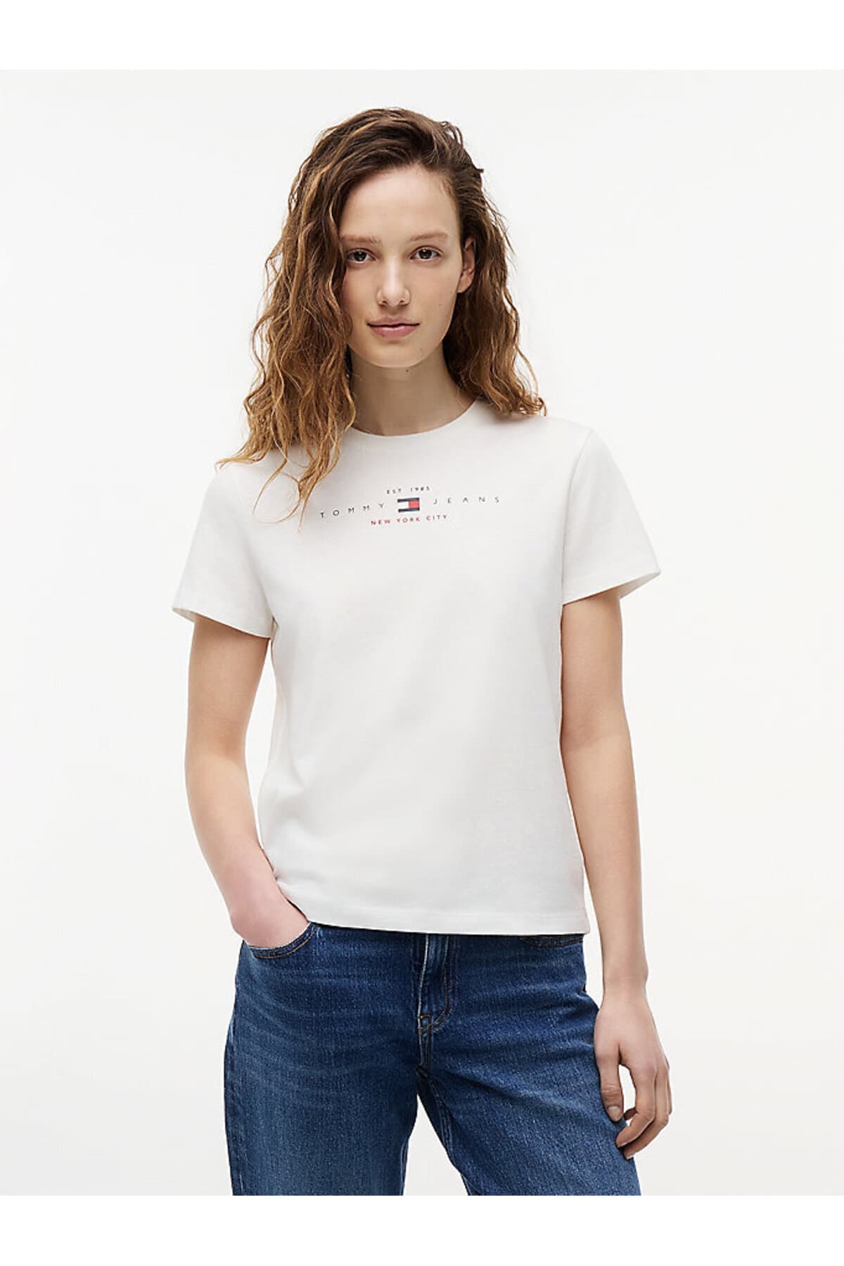 تیشرت زنانه Tommy Hilfiger فیت معمولی آستین کوتاه مدل TJW Linear تیشرت زنانه Tommy Hilfiger فیت معمولی آستین کوتاه مدل TJW Linear