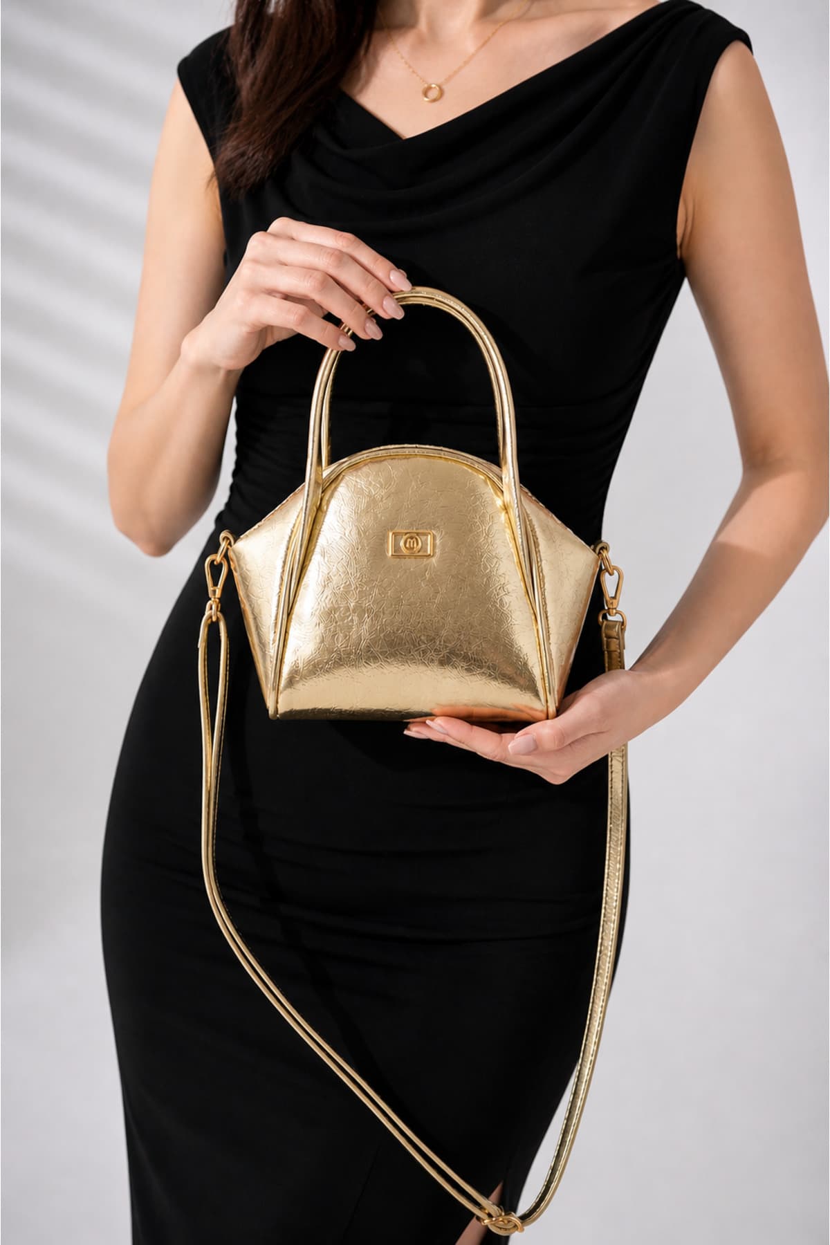 کیف دستی و دوشی زنانه mossi چرم مصنوعی طلایی چروک مدل Gold کیف دستی و دوشی زنانه mossi چرم مصنوعی طلایی چروک مدل Gold