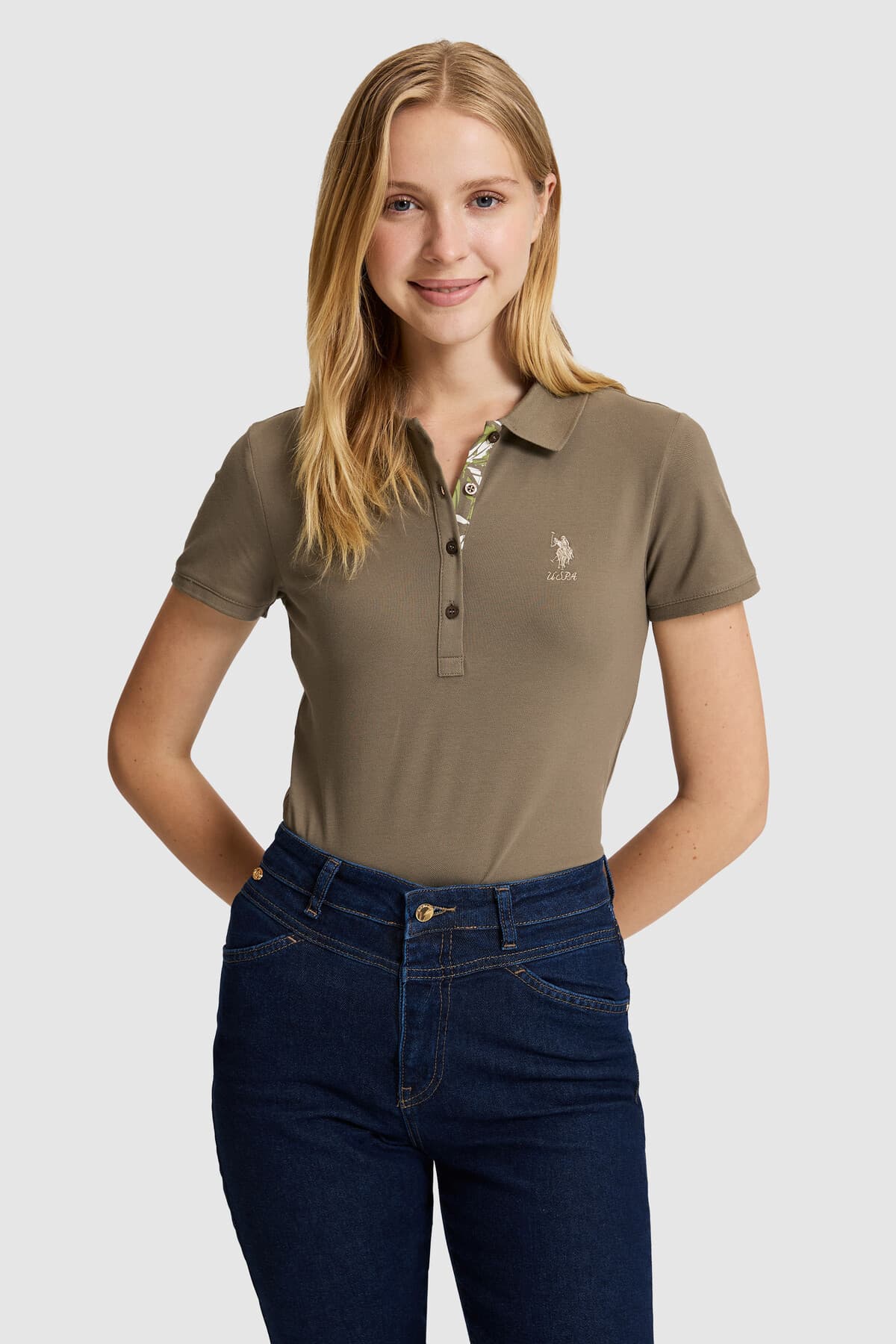 تیشرت زنانه U.S. Polo Assn. ساده یقه پولو خاکی مدل 50321798-VR027 تیشرت زنانه U.S. Polo Assn. ساده یقه پولو خاکی مدل 50321798-VR027