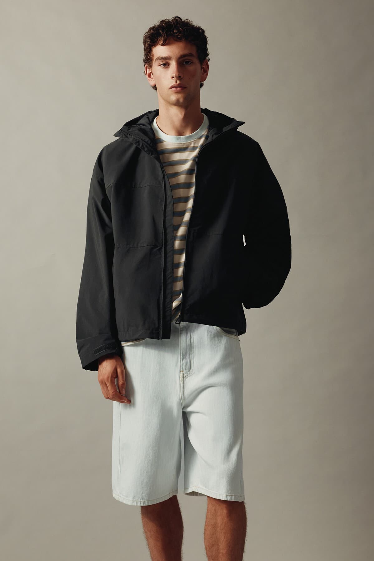 بارانی سبک کلاهدار Pull & Bear بارانی سبک کلاهدار Pull & Bear