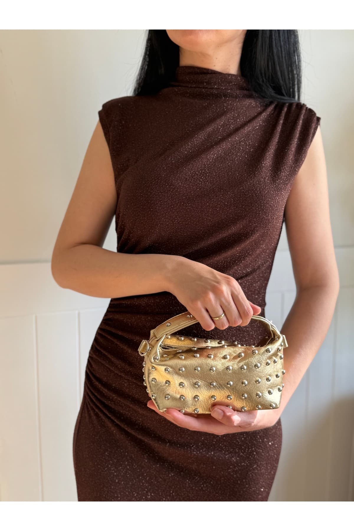 کیف دستی و دوشی مینی زنانه lalettobags مدل Elya با بند زنجیری پرچدار کیف دستی و دوشی مینی زنانه lalettobags مدل Elya با بند زنجیری پرچدار