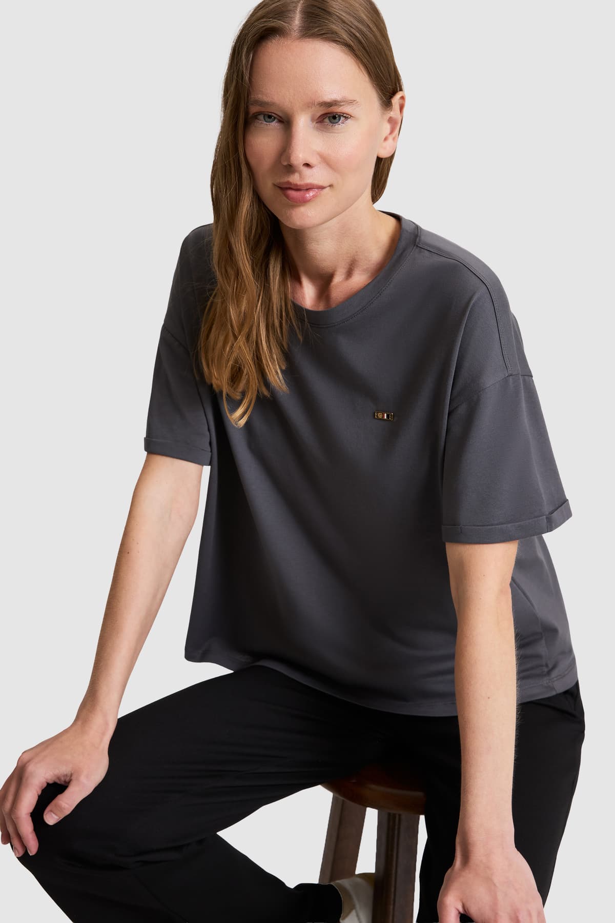 تیشرت زنانه U.S. Polo Assn. ذغالی یقهگرد ساده مدل 50323545-VR006 تیشرت زنانه U.S. Polo Assn. ذغالی یقهگرد ساده مدل 50323545-VR006
