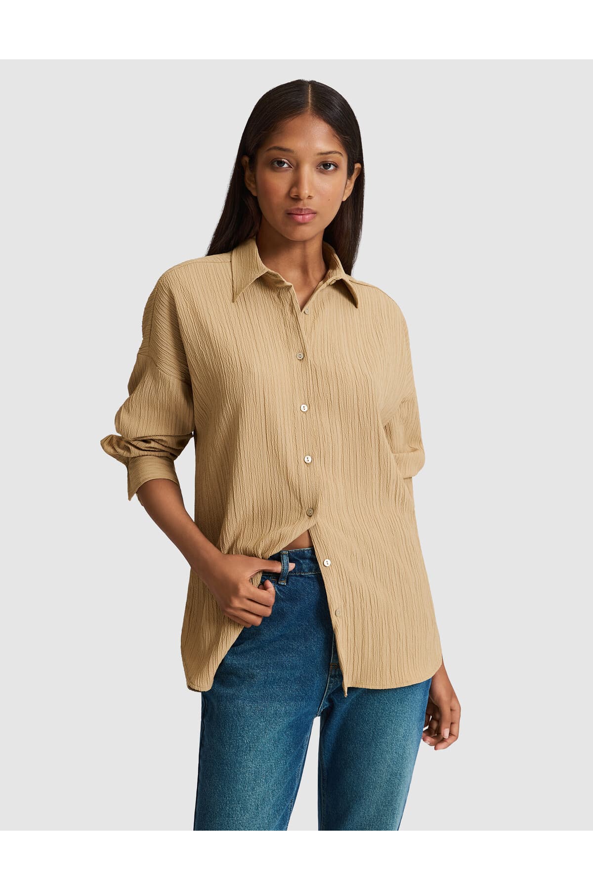 پیراهن زنانه Pierre Cardin بژ تیره اورسایز آستین بلند مدل 50318232-VR088 پیراهن زنانه Pierre Cardin بژ تیره اورسایز آستین بلند مدل 50318232-VR088