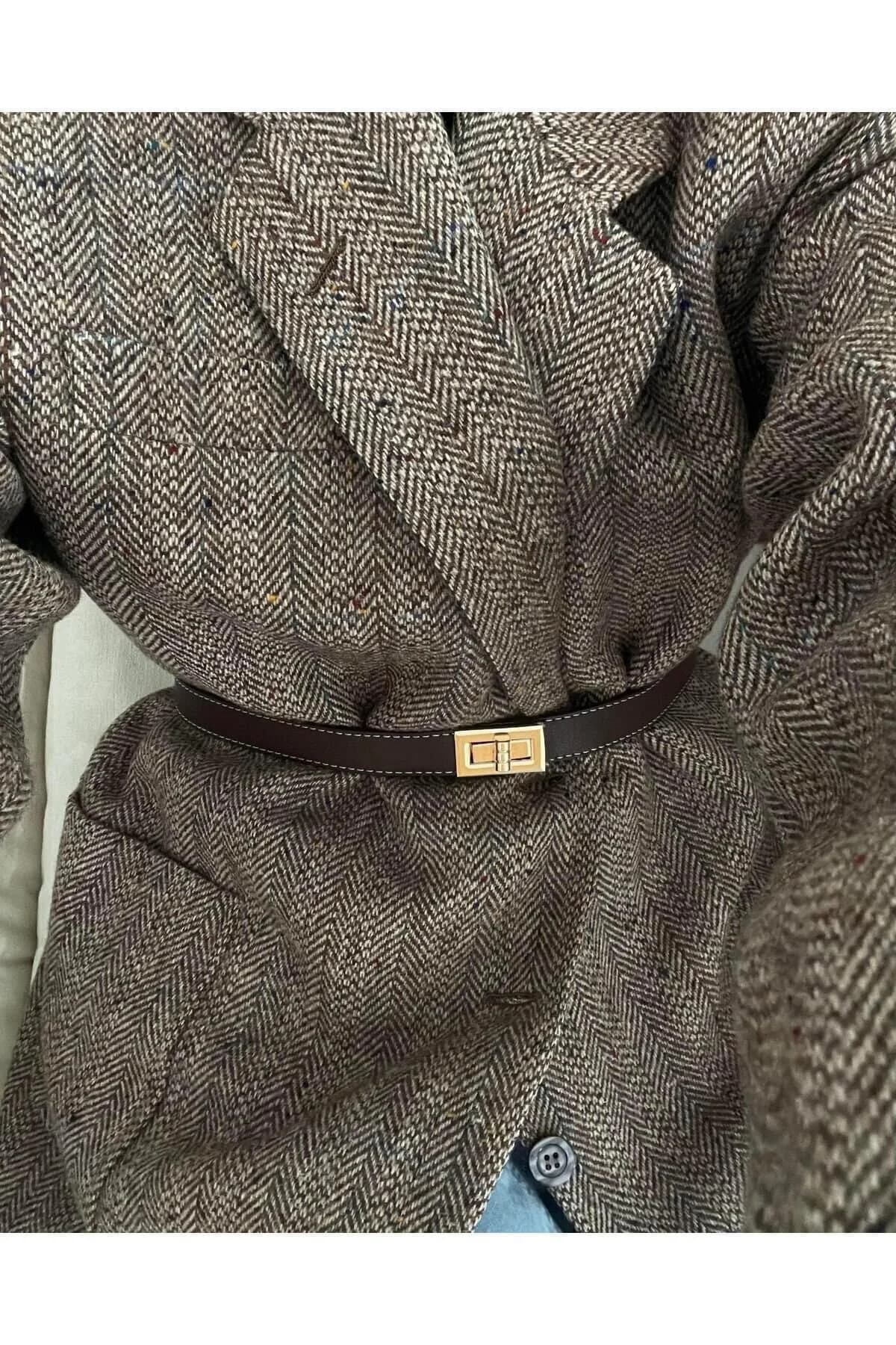 کمربند دوختدار Tina با سگک طلایی 2,5cm قهوهای تیره کمربند دوختدار Tina با سگک طلایی 2,5cm قهوهای تیره