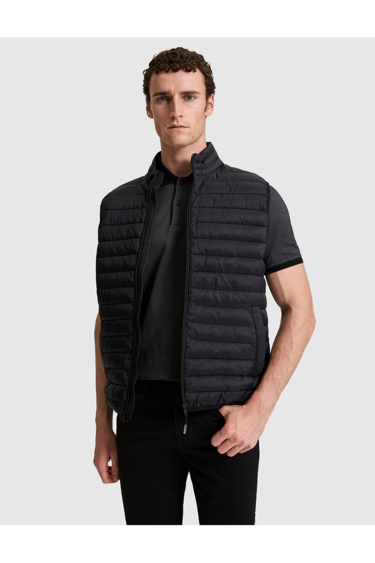 جلیقه کوتاه مشکی فیت جذب Pierre Cardin مدل 50325298-VR046 جلیقه کوتاه مشکی فیت جذب Pierre Cardin مدل 50325298-VR046