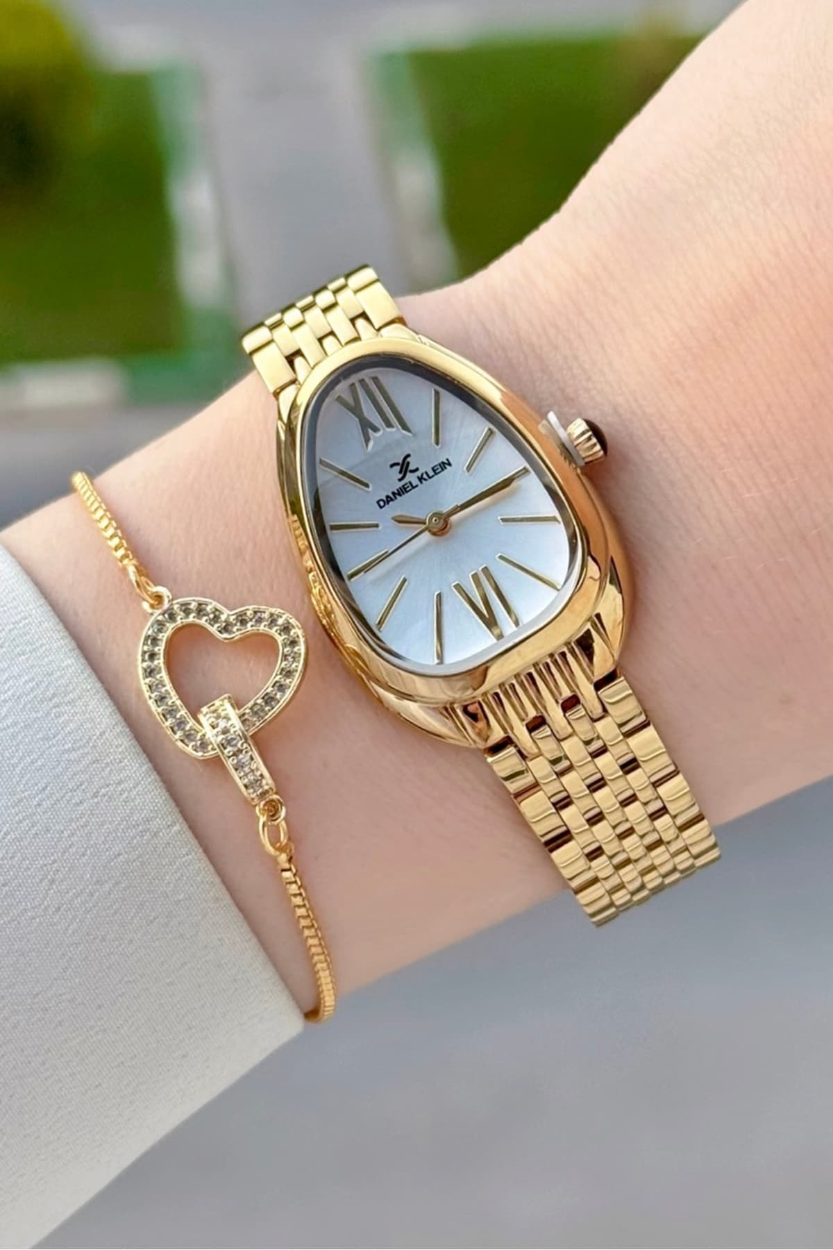 ساعت مچی زنانه Daniel Klein طلایی 25 mm به همراه دستبند ساعت مچی زنانه Daniel Klein طلایی 25 mm به همراه دستبند