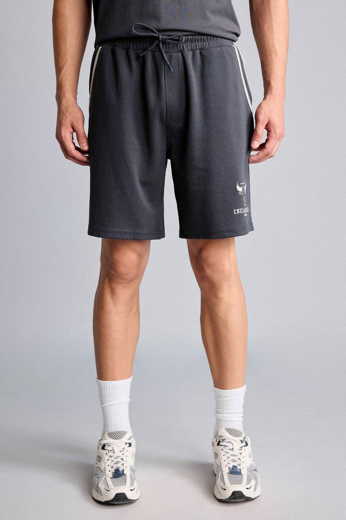 شورت مردانه Defacto NBA Chıcago Bulls لایسنسدار %100 پنبه کمر کشی آنتراسیت مدل H3862AX26SM شورت مردانه Defacto NBA Chıcago Bulls لایسنسدار %100 پنبه کمر کشی آنتراسیت مدل H3862AX26SM