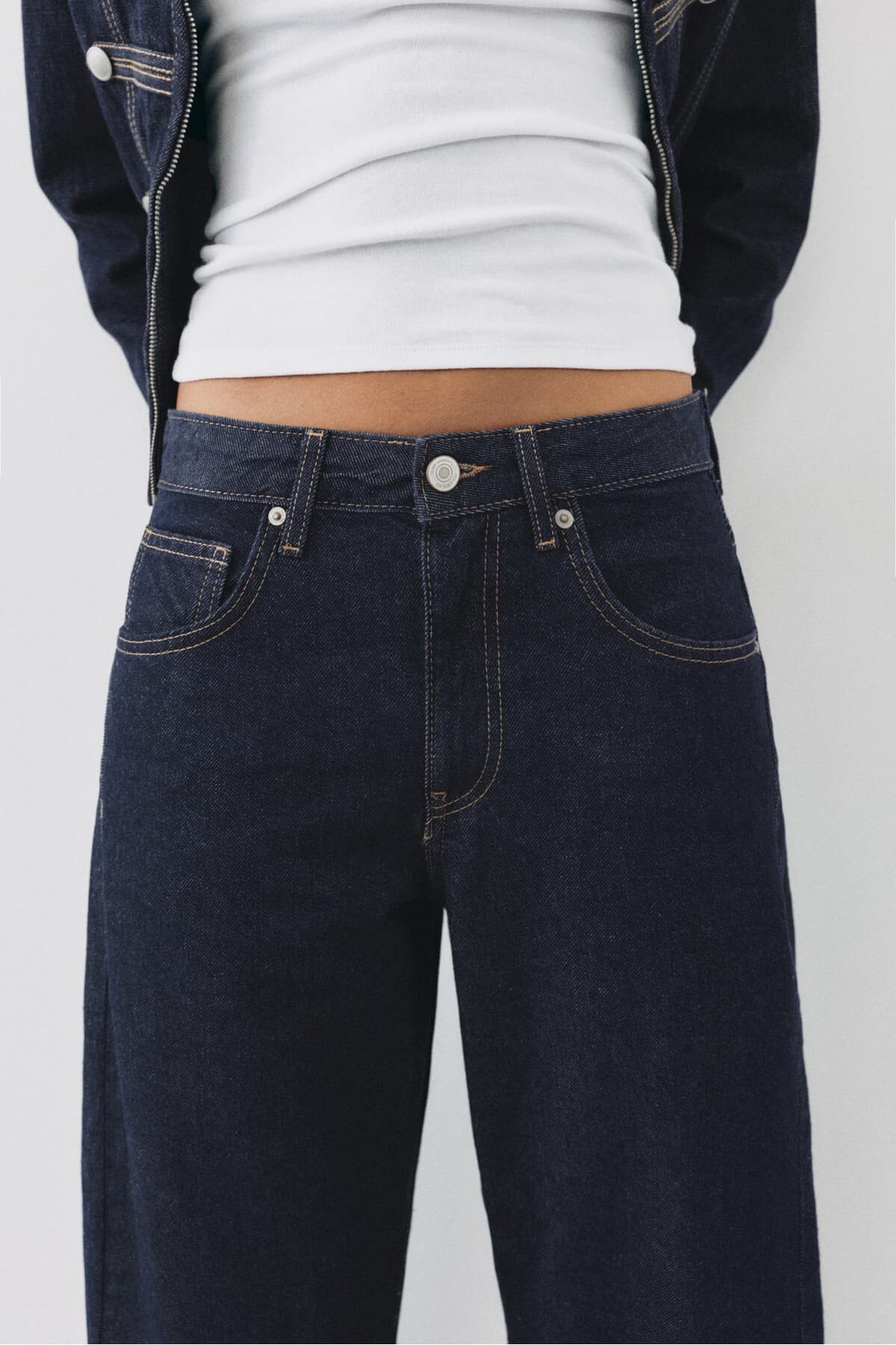 شلوار جین زنانه Pull & Bear کمر کم barrel شلوار جین زنانه Pull & Bear کمر کم barrel