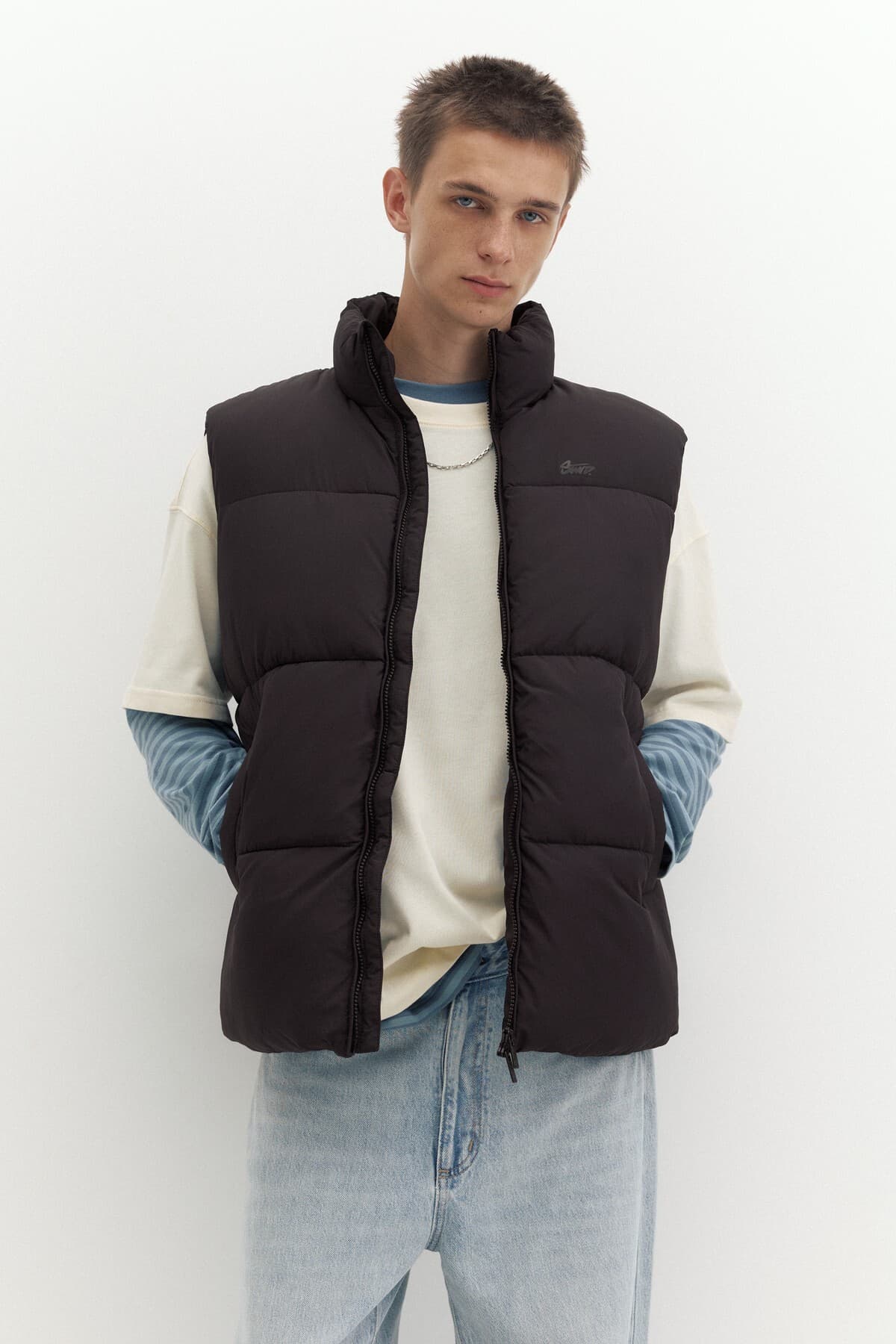 جلیقه لحافدوزیشده Pull & Bear مدل STWD جلیقه لحافدوزیشده Pull & Bear مدل STWD
