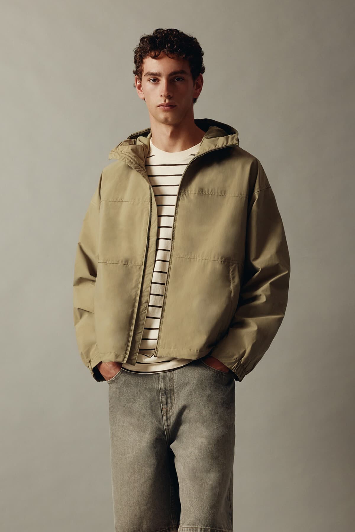 بارانی سبک کلاهدار Pull & Bear بارانی سبک کلاهدار Pull & Bear