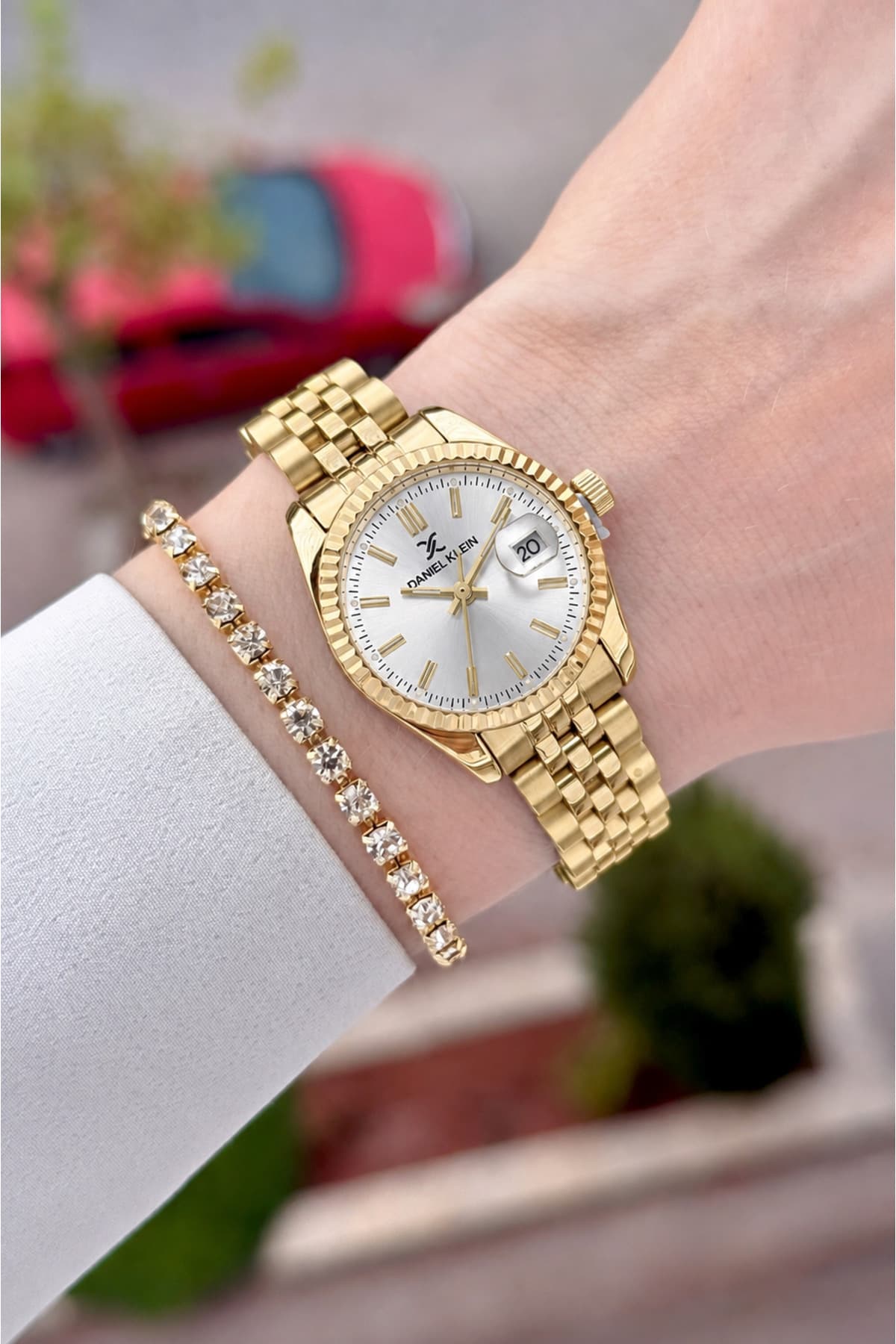 ساعت مچی زنانه Daniel Klein طلایی 28mm همراه با دستبند ساعت مچی زنانه Daniel Klein طلایی 28mm همراه با دستبند