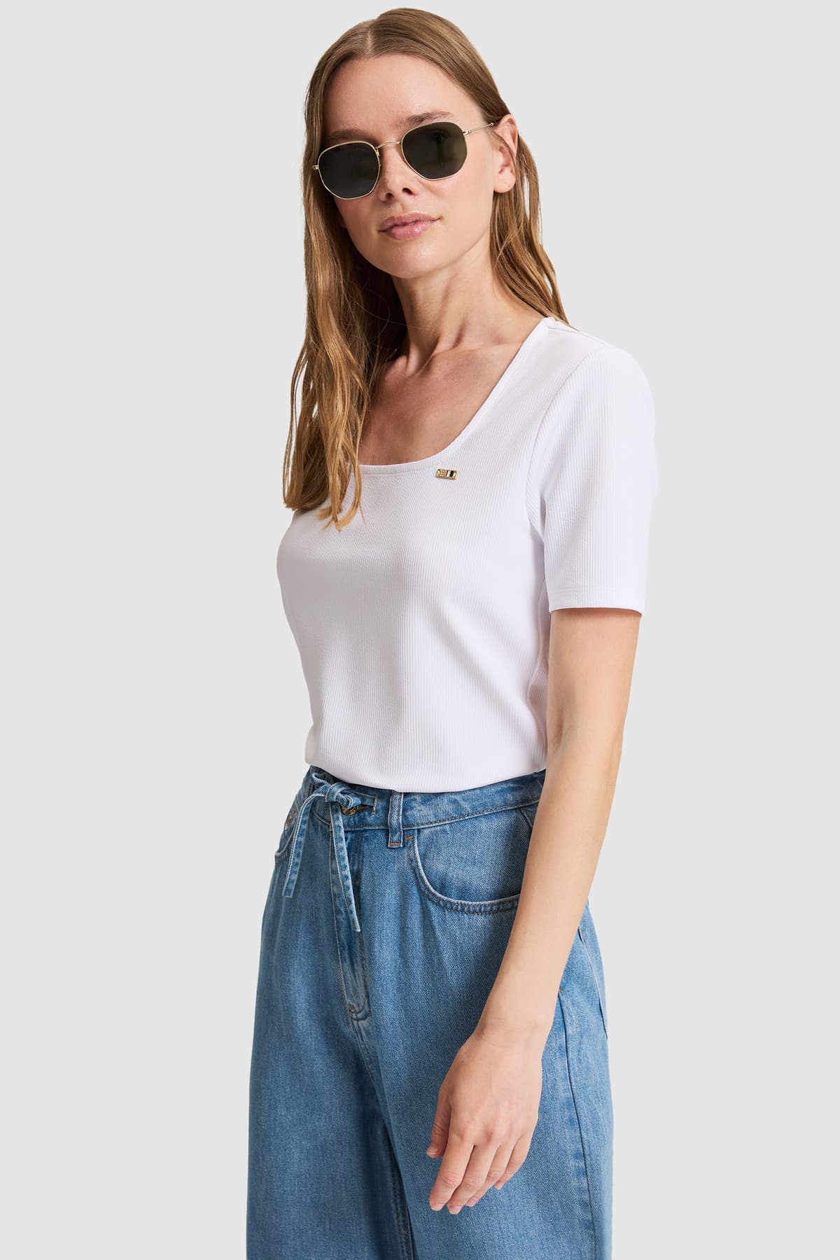 تیشرت زنانه U.S. Polo Assn. سفید یقه مربعی ساده مدل 50323524-VR013 تیشرت زنانه U.S. Polo Assn. سفید یقه مربعی ساده مدل 50323524-VR013