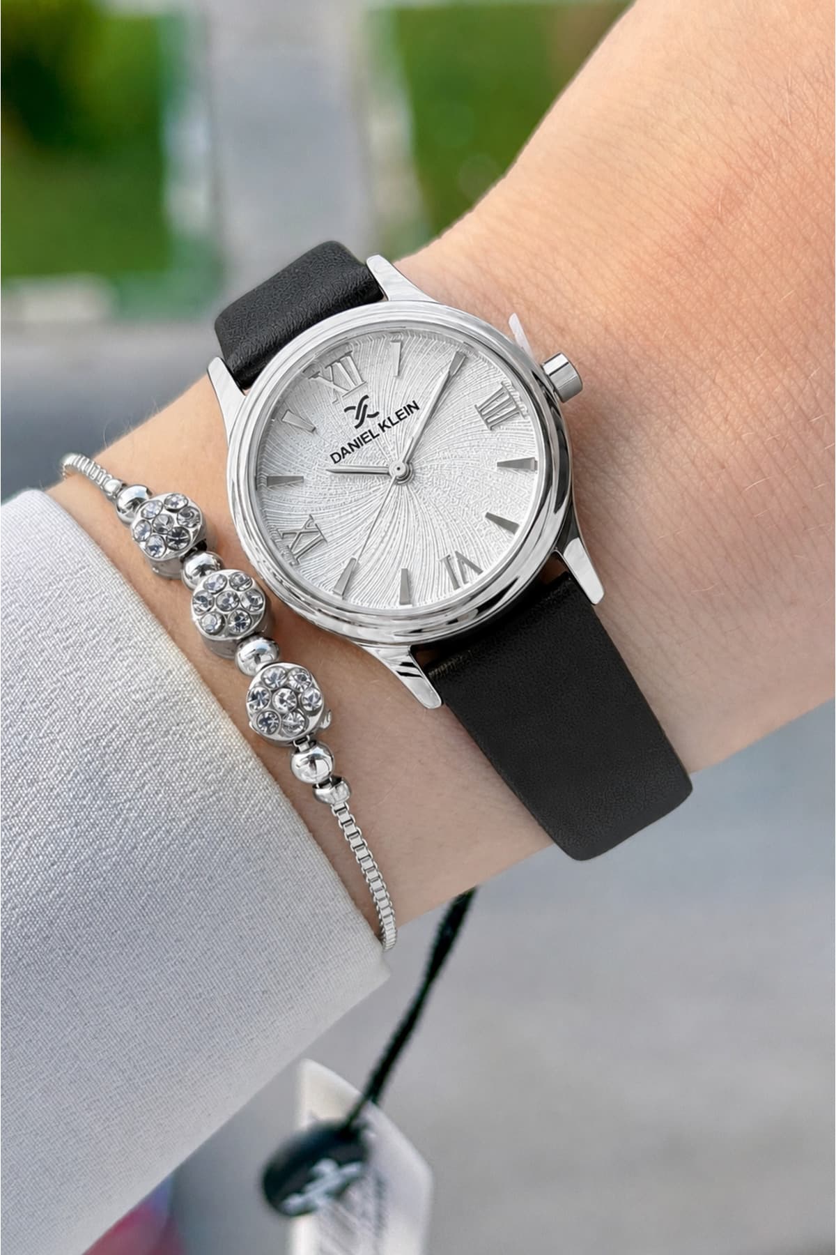 ساعت مچی زنانه Daniel Klein بدنه نقرهای بند مشکی 28 mm ساعت مچی زنانه Daniel Klein بدنه نقرهای بند مشکی 28 mm