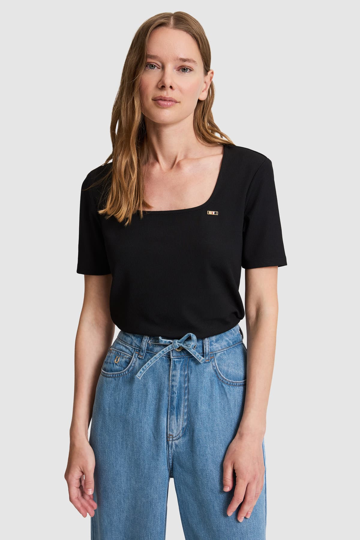 تیشرت زنانه U.S. Polo Assn. سفید یقه مربعی ساده مدل 50323524-VR013 تیشرت زنانه U.S. Polo Assn. سفید یقه مربعی ساده مدل 50323524-VR013