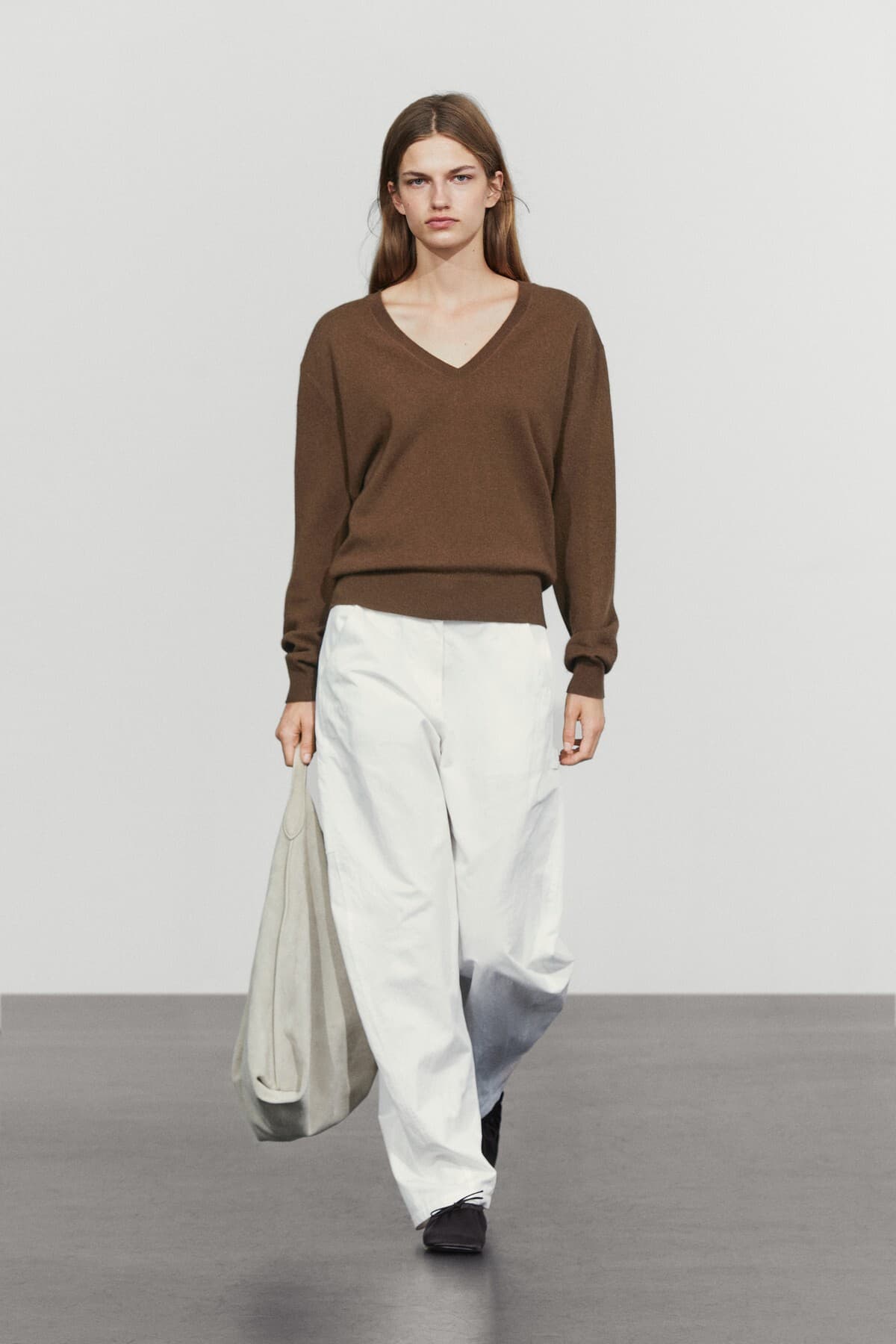 پلیور زنانه Massimo Dutti یقه V پشم ترکیبی پلیور زنانه Massimo Dutti یقه V پشم ترکیبی