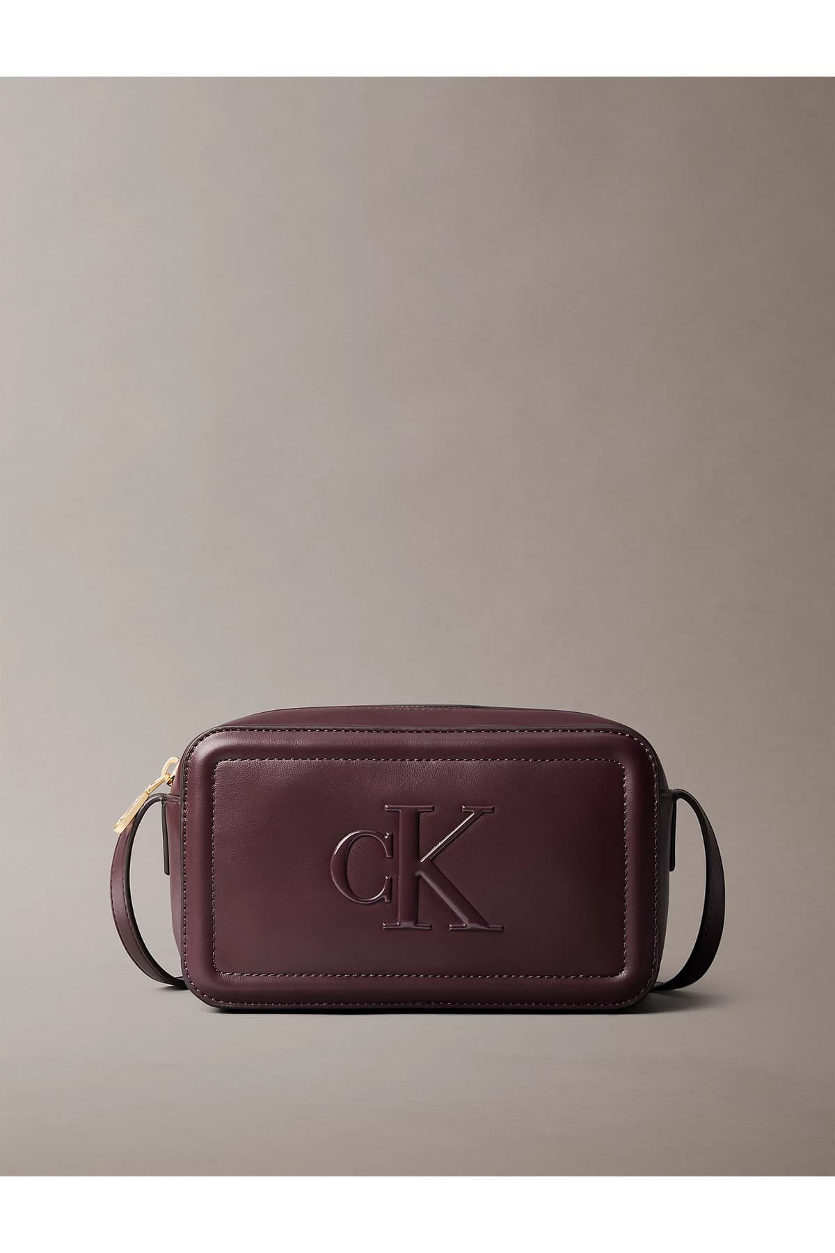 کیف دوربین زنانه Calvin Klein Bold CK مدل LV04F3220G-BAP کیف دوربین زنانه Calvin Klein Bold CK مدل LV04F3220G-BAP