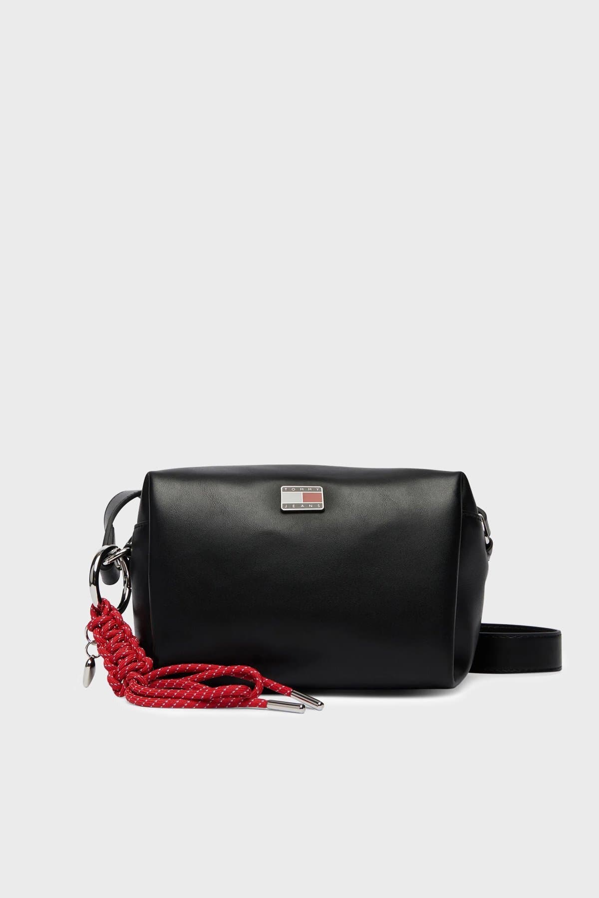 کیف دوشی زنانه Tommy Hilfiger مشکی با لوگوی برند مناسب استفاده روزمره کیف دوشی زنانه Tommy Hilfiger مشکی با لوگوی برند مناسب استفاده روزمره