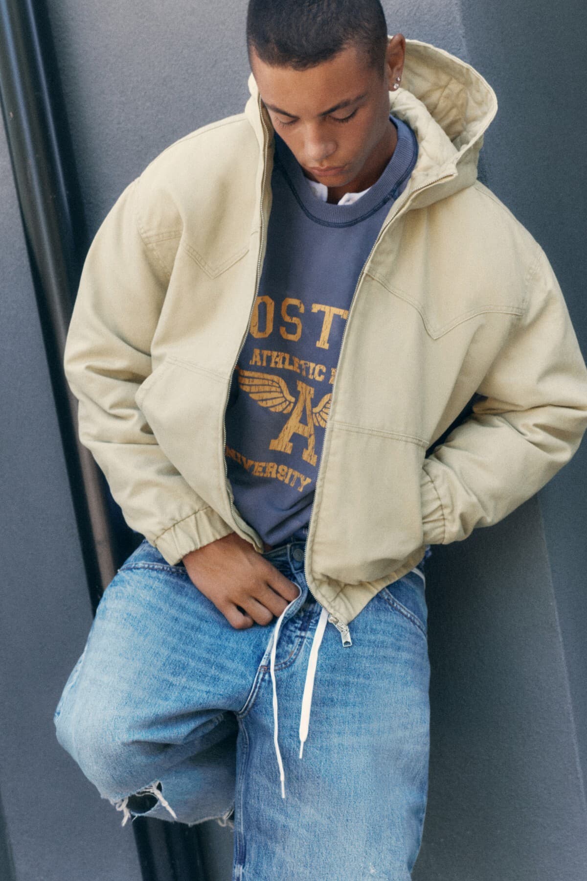 ژاکت بامبر مردانه Pull & Bear با کلاه ژاکت بامبر مردانه Pull & Bear با کلاه