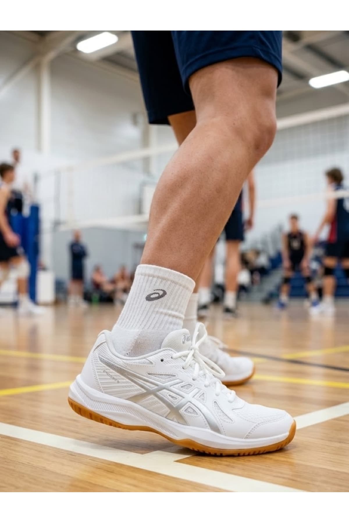 کفش ورزشی Asics سفید مناسب دویدن، پیادهروی و والیبال مدل Upcort کفش ورزشی Asics سفید مناسب دویدن، پیادهروی و والیبال مدل Upcort