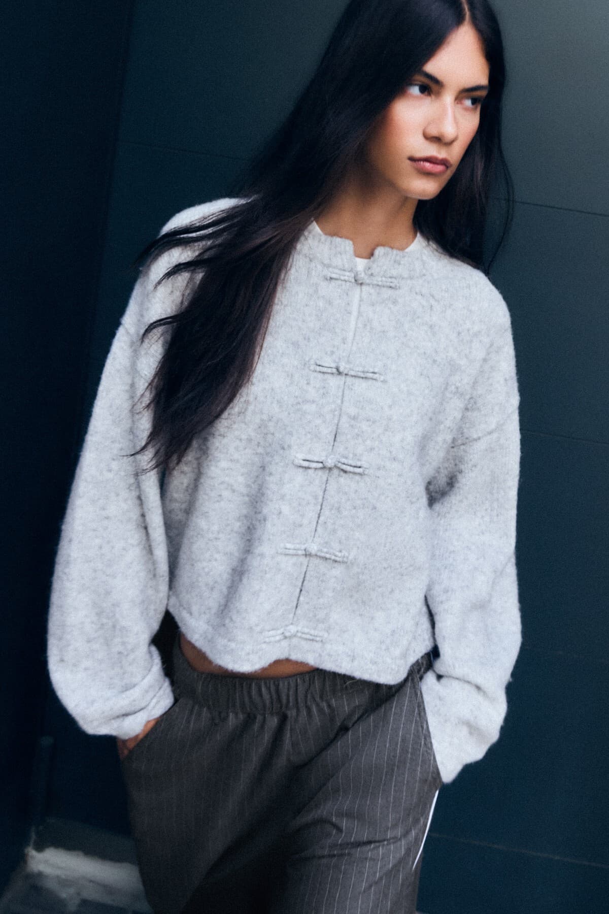 هیرکا زنانه Bershka یقه گرد تزئینی دکمهدار هیرکا زنانه Bershka یقه گرد تزئینی دکمهدار