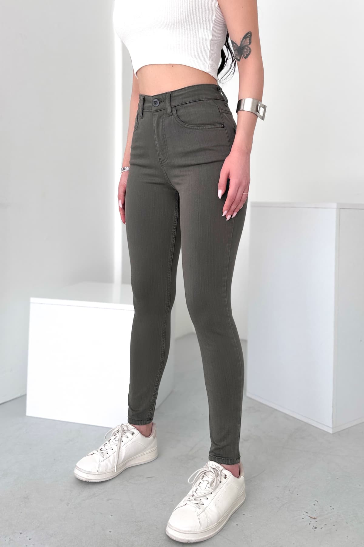 شلوار جین زنانه HLT JEANS سوپر اسکینی فیت کمر بلند کتان کشی سبز خاکی روشن مدل JENNİE-2009 شلوار جین زنانه HLT JEANS سوپر اسکینی فیت کمر بلند کتان کشی سبز خاکی روشن مدل JENNİE-2009