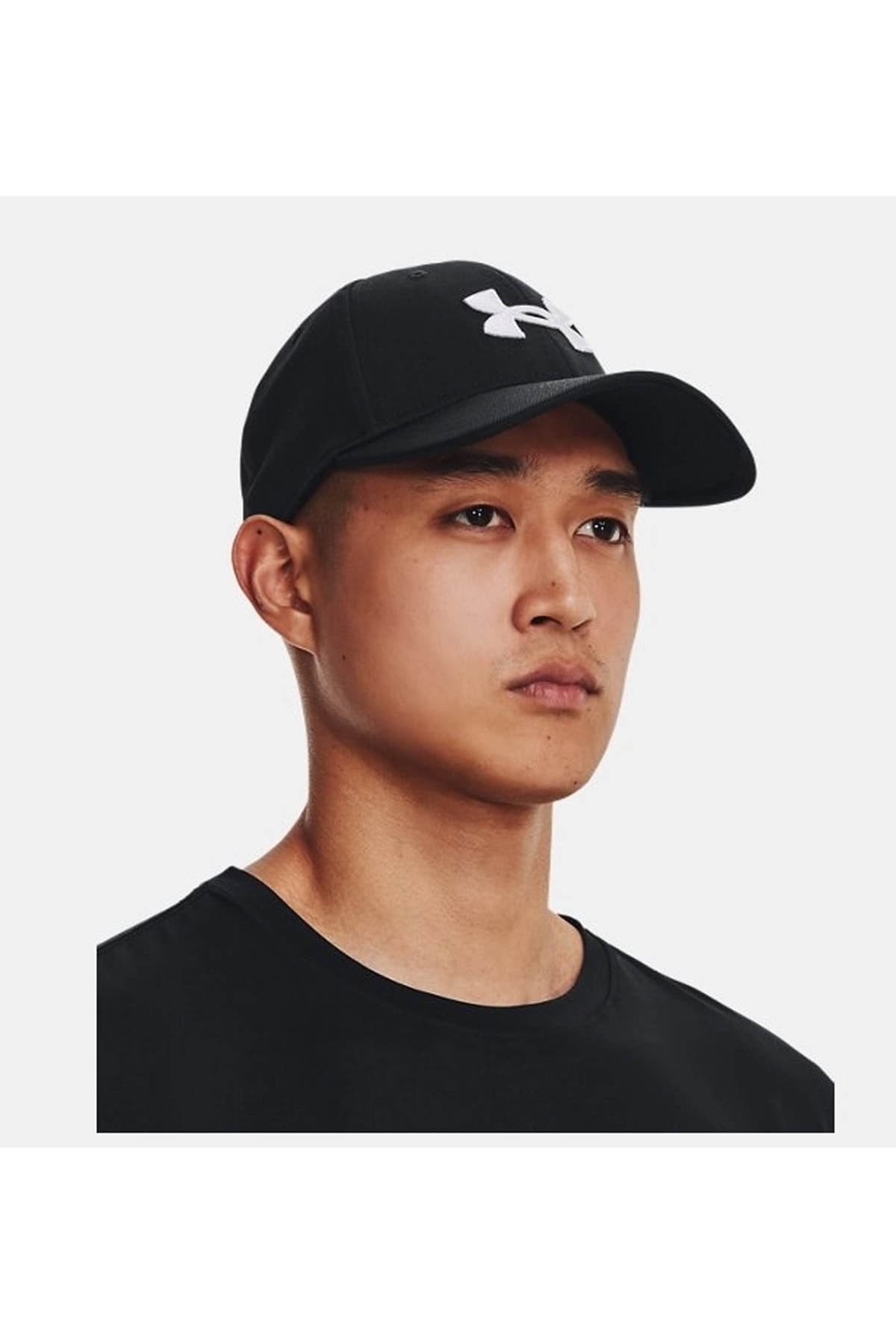 کلاه مردانه Under Armour مشکی UA Blitzing مدل 1376700-001 کلاه مردانه Under Armour مشکی UA Blitzing مدل 1376700-001