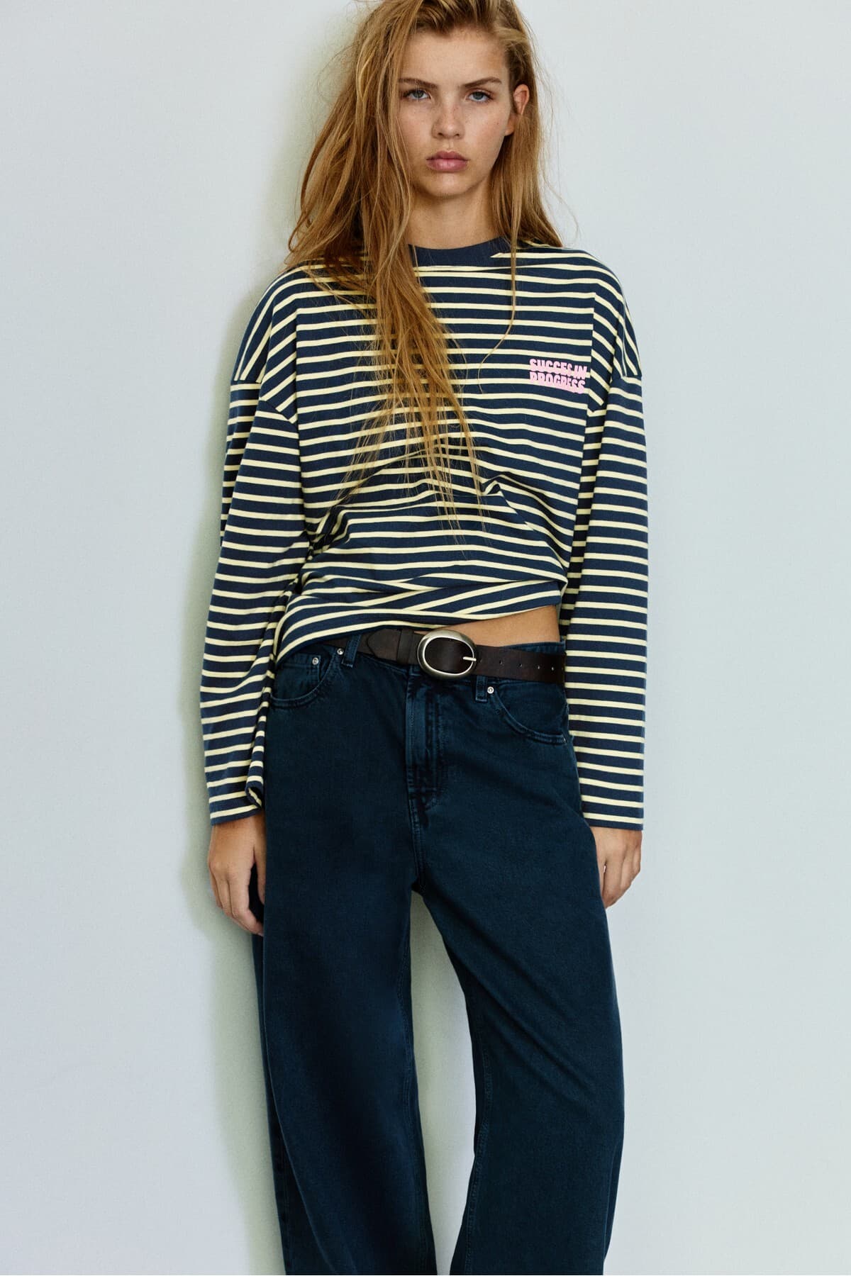 تیشرت زنانه Pull & Bear اورسایز راهراه با چاپ گرافیکی تیشرت زنانه Pull & Bear اورسایز راهراه با چاپ گرافیکی