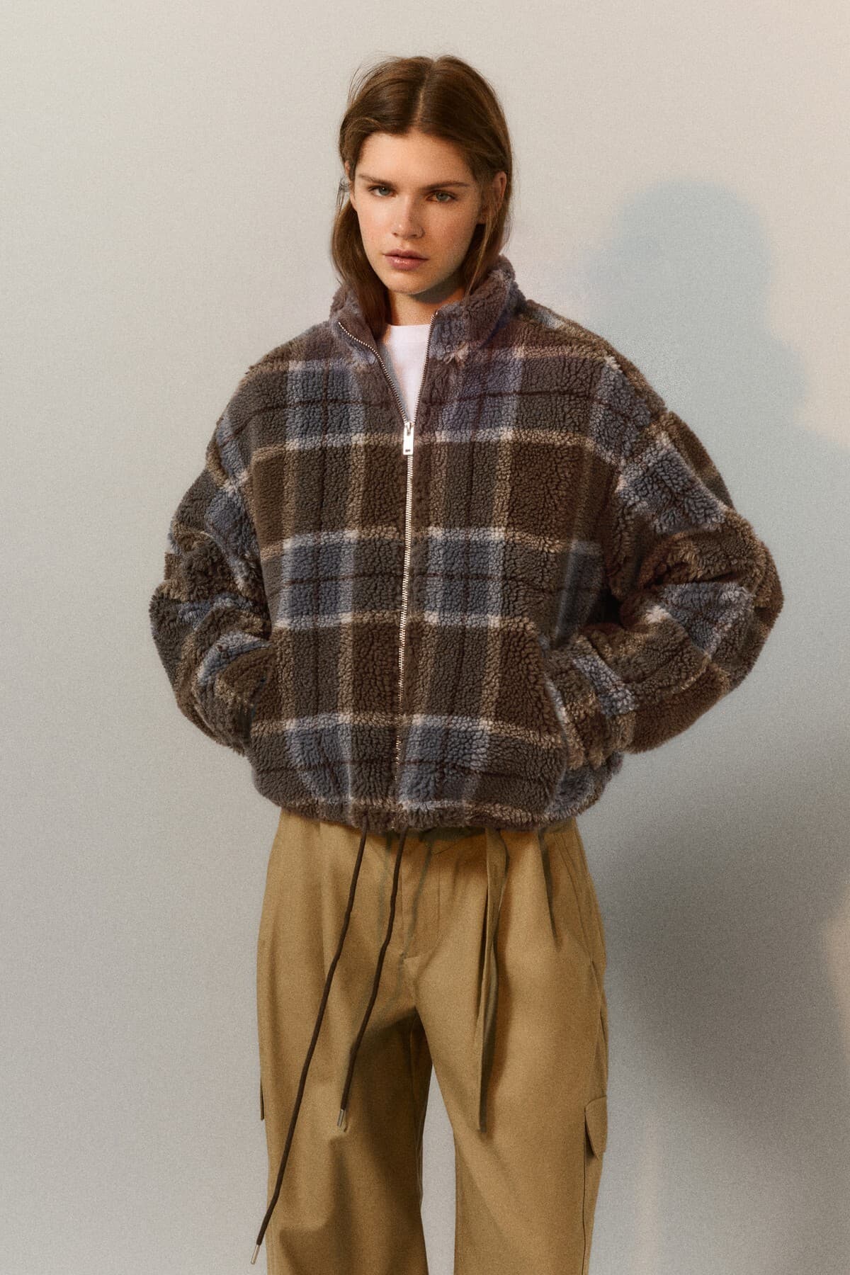 ژاکت زنانه Pull & Bear چهارخانه با پشم مصنوعی ژاکت زنانه Pull & Bear چهارخانه با پشم مصنوعی