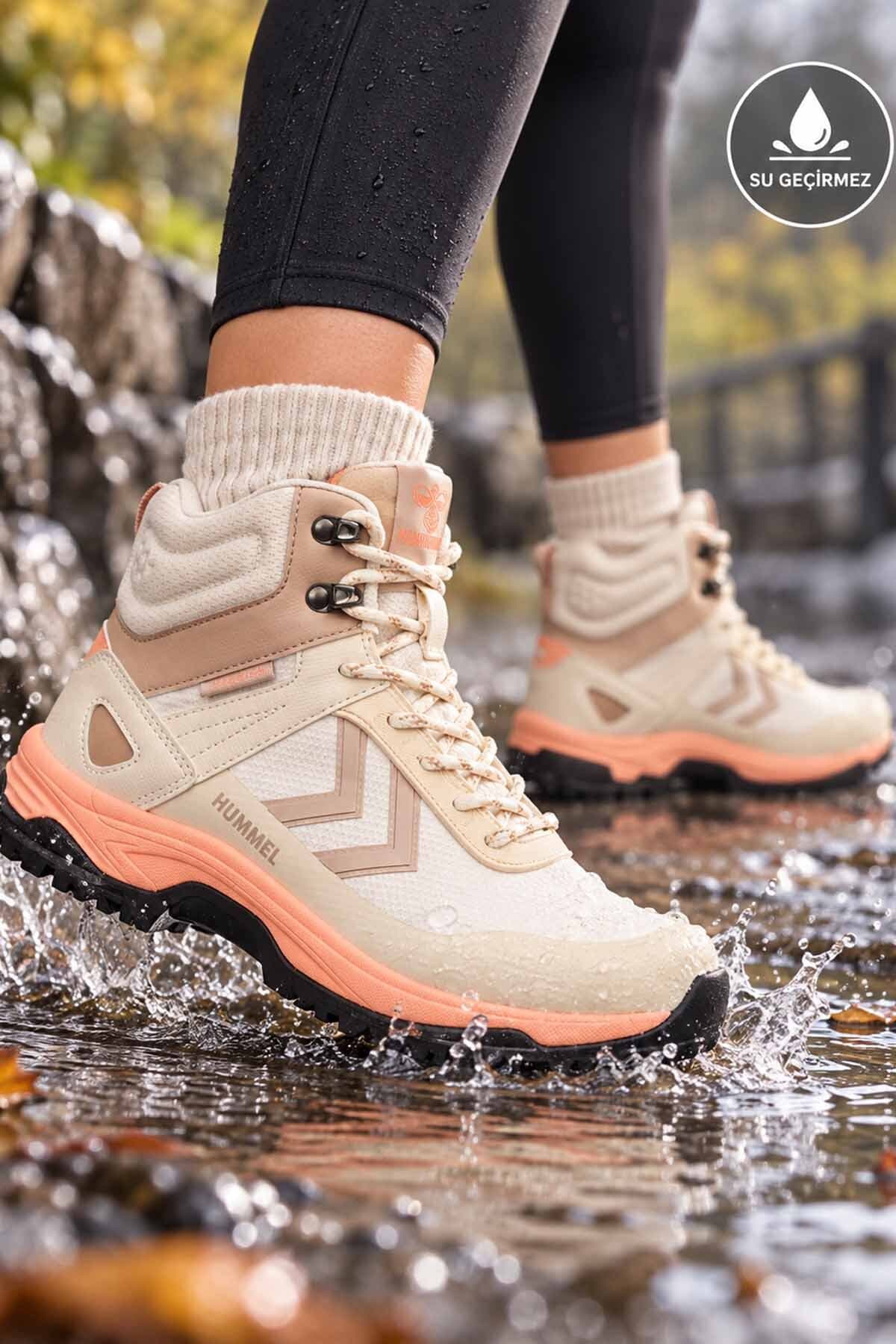 بوت پیادهروی زنانه hummel Outdoor Trekking بژ کرم ساقدار بوت پیادهروی زنانه hummel Outdoor Trekking بژ کرم ساقدار