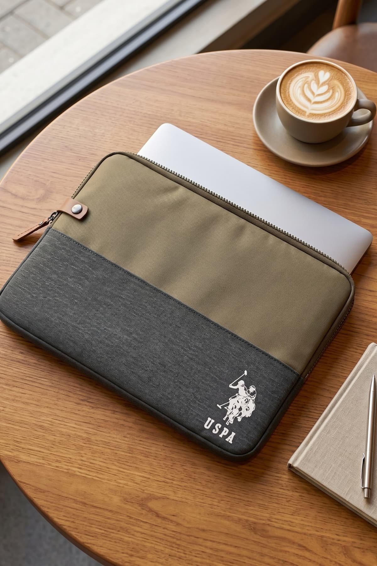 کیف اداری یونیسکس U.S. Polo Assn. با محفظه لپتاپ سبز مدل 23696 کیف اداری یونیسکس U.S. Polo Assn. با محفظه لپتاپ سبز مدل 23696
