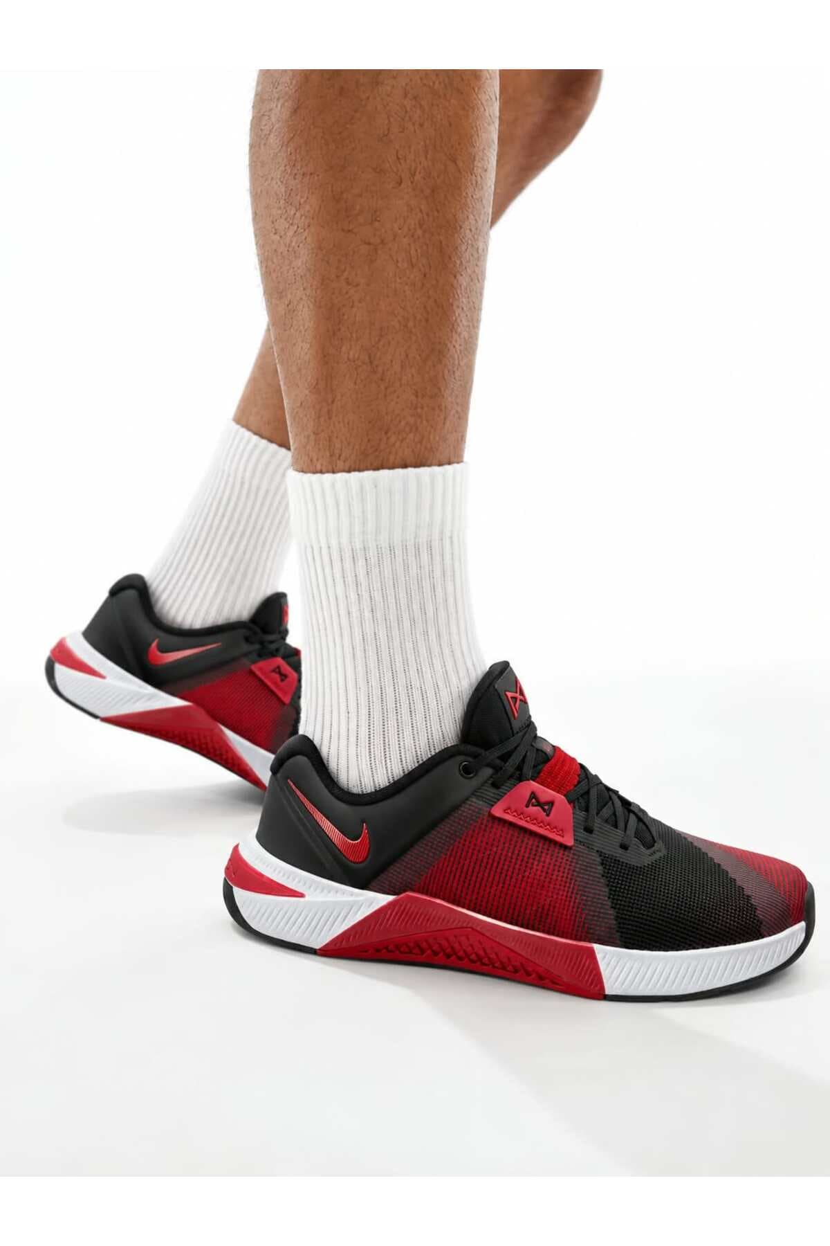کفش زنانه Nike فیتنس و تمرین مدل Metcon 10 سیاه قرمز کفش زنانه Nike فیتنس و تمرین مدل Metcon 10 سیاه قرمز