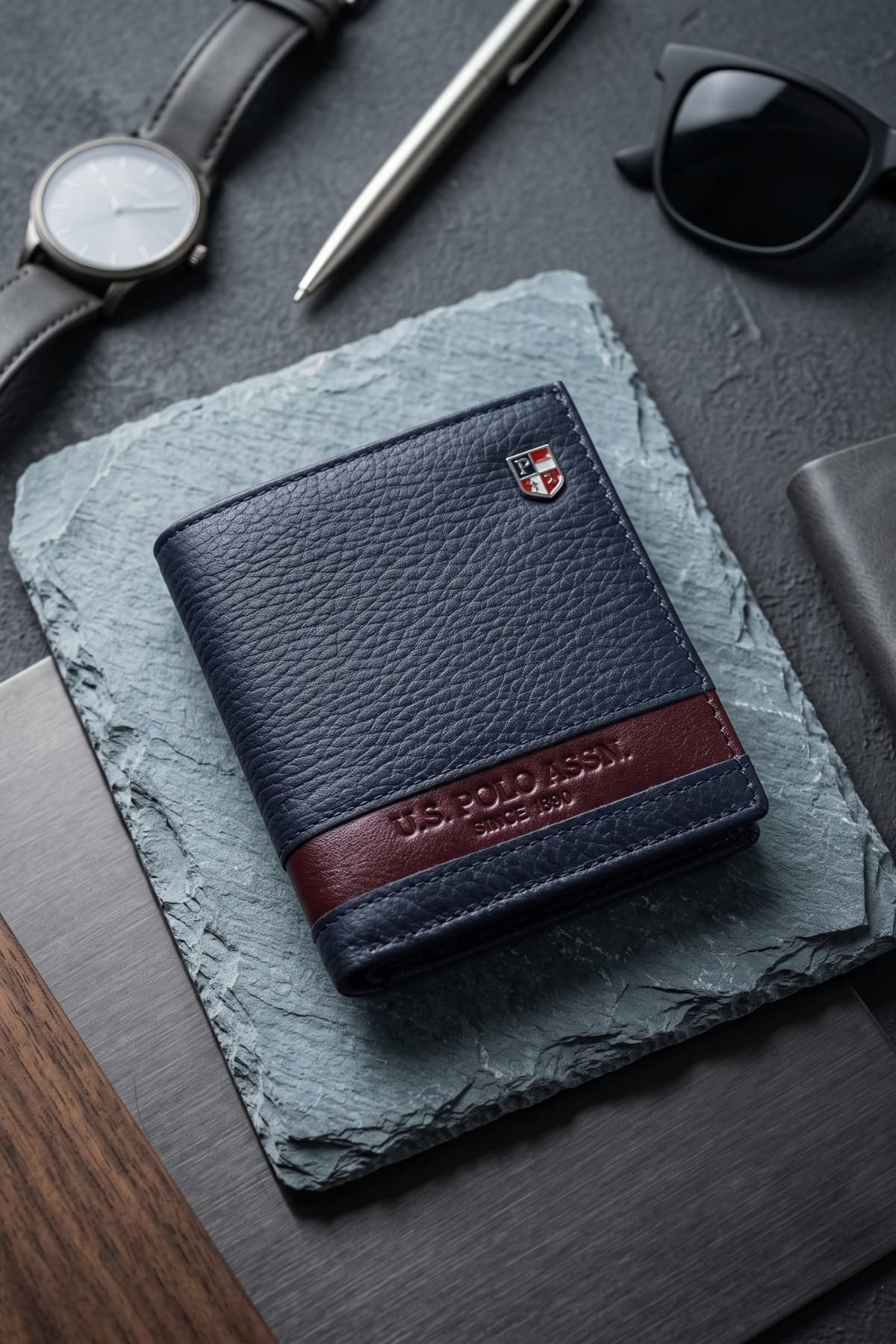 کیف پول مردانه U.S. Polo Assn. چرم طبیعی کارتخور سرمهای مدل 7618 کیف پول مردانه U.S. Polo Assn. چرم طبیعی کارتخور سرمهای مدل 7618