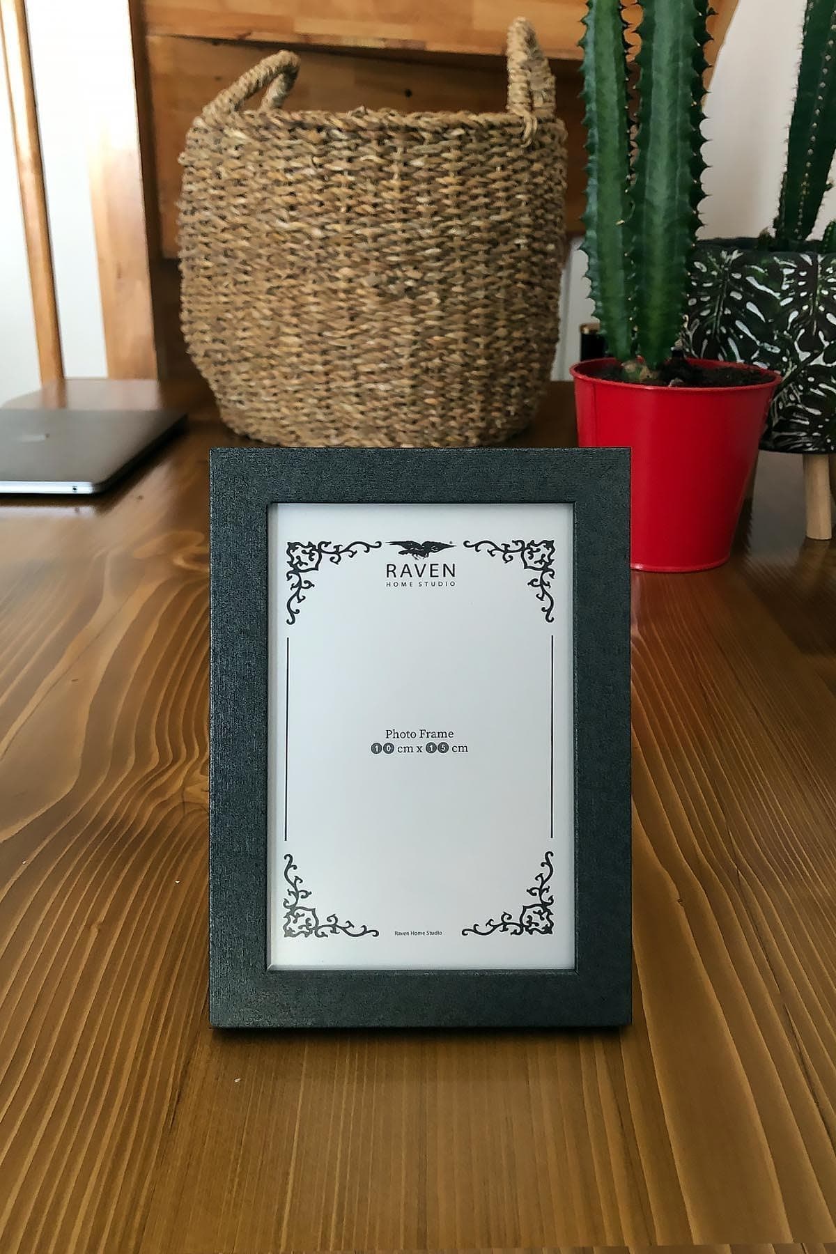 قاب عکس Raven 10cm X 15cm با پایه تنظیمشونده مدل V قاب عکس Raven 10cm X 15cm با پایه تنظیمشونده مدل V
