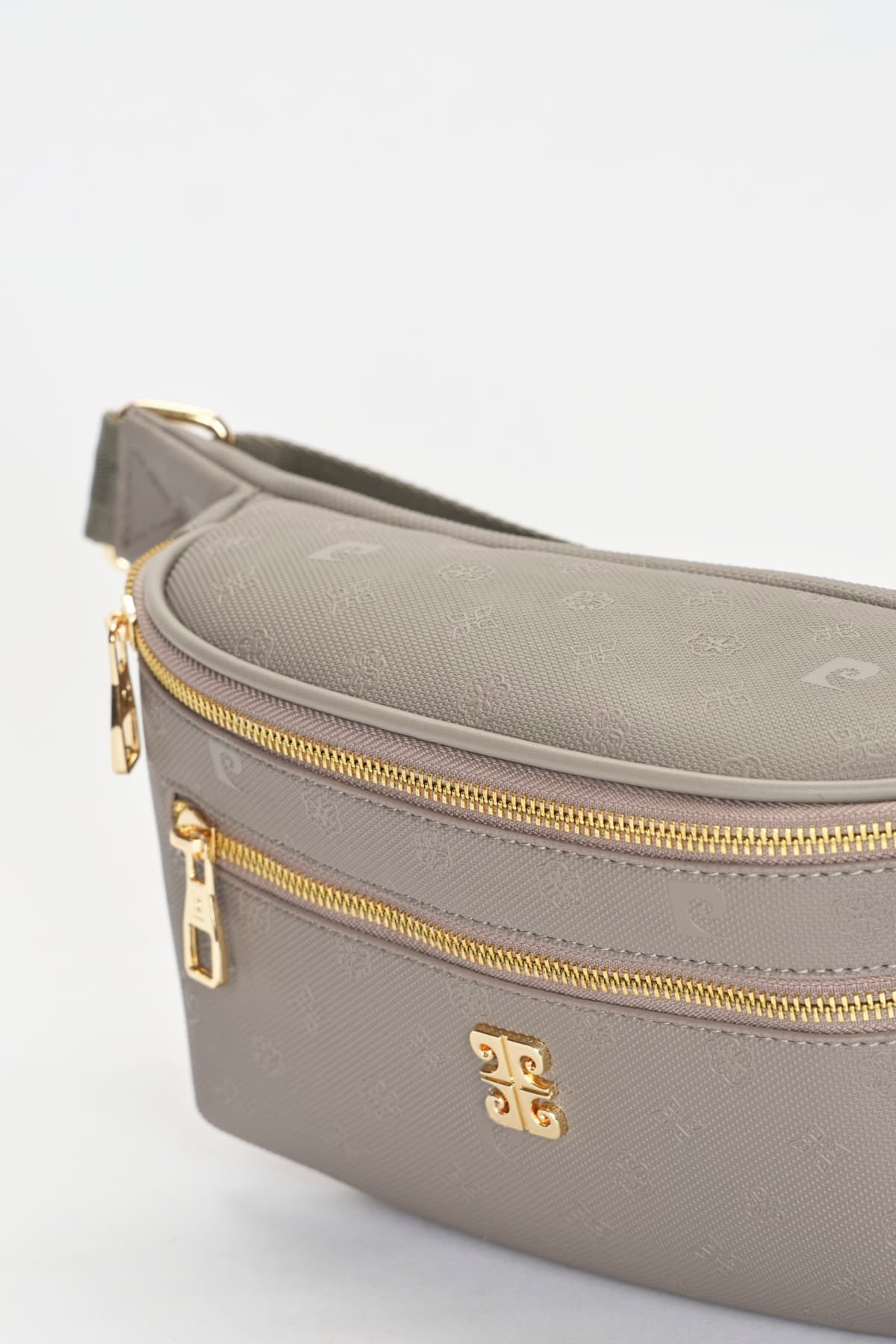 کیف کمری زنانه Pierre Cardin با طرح پرینت خاکستری مدل 05PO22Y1542 کیف کمری زنانه Pierre Cardin با طرح پرینت خاکستری مدل 05PO22Y1542