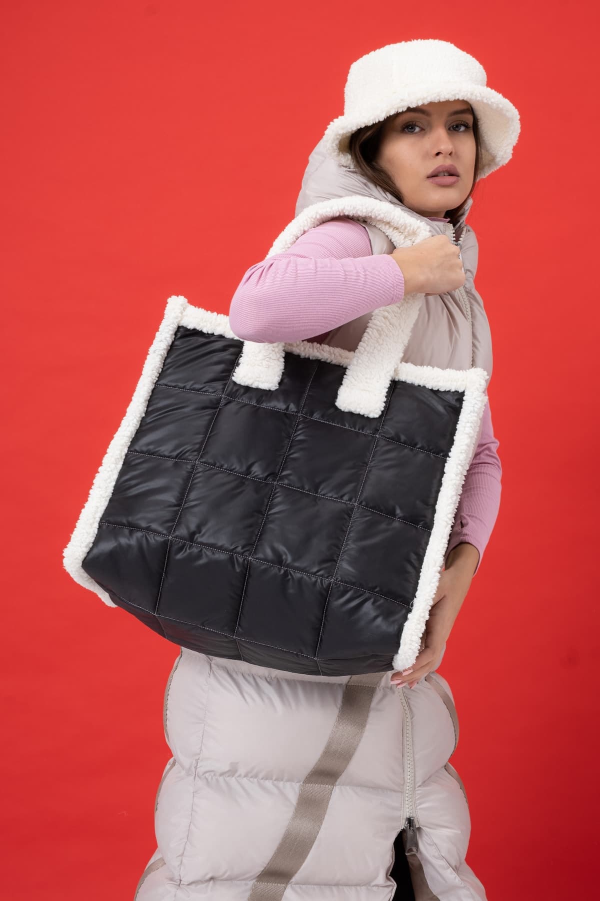 کیف زنانه QUTBAG مشکی کاپیتونه پلوش مدل Zanzibar Design کیف زنانه QUTBAG مشکی کاپیتونه پلوش مدل Zanzibar Design