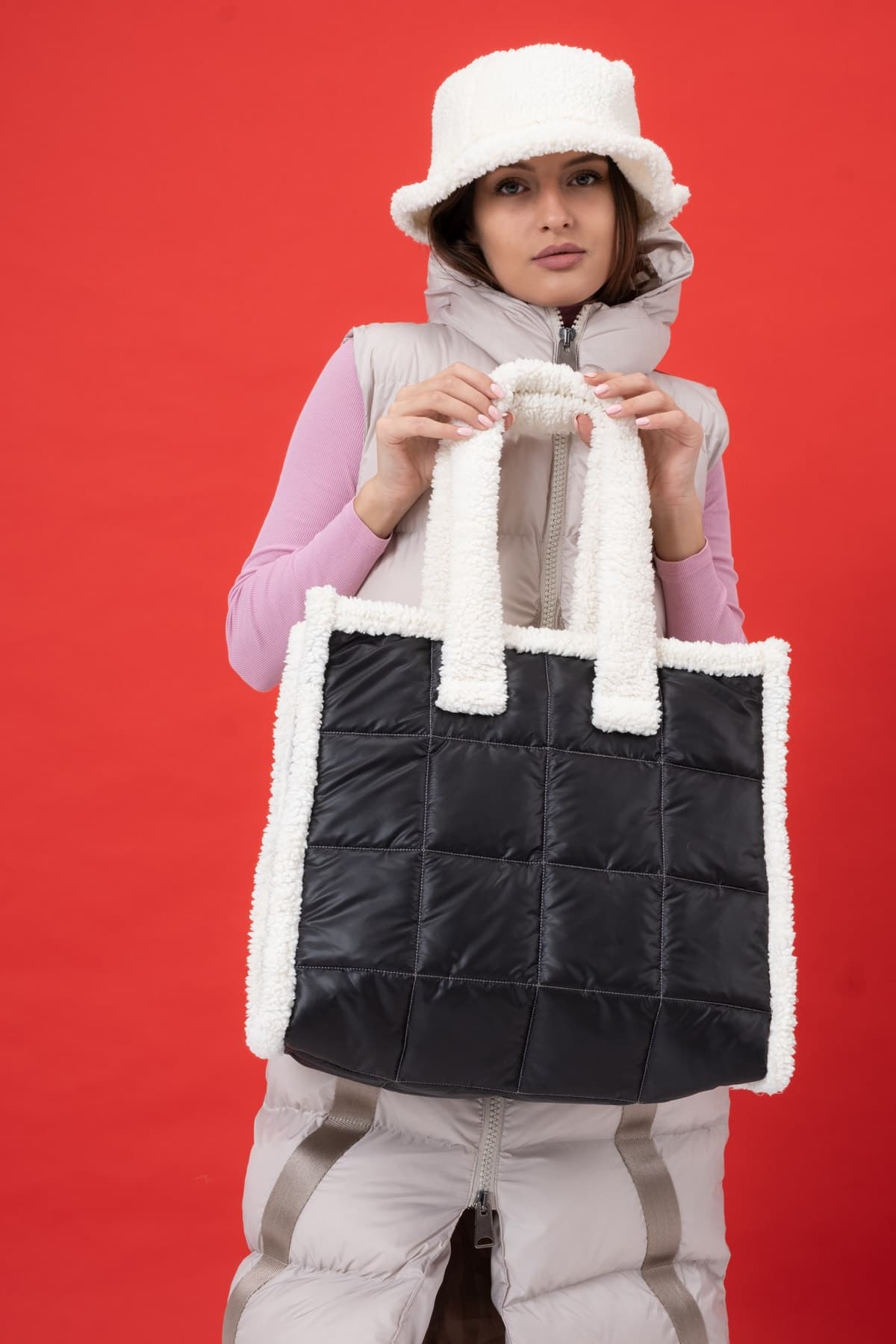 کیف زنانه QUTBAG مشکی کاپیتونه پلوش مدل Zanzibar Design کیف زنانه QUTBAG مشکی کاپیتونه پلوش مدل Zanzibar Design