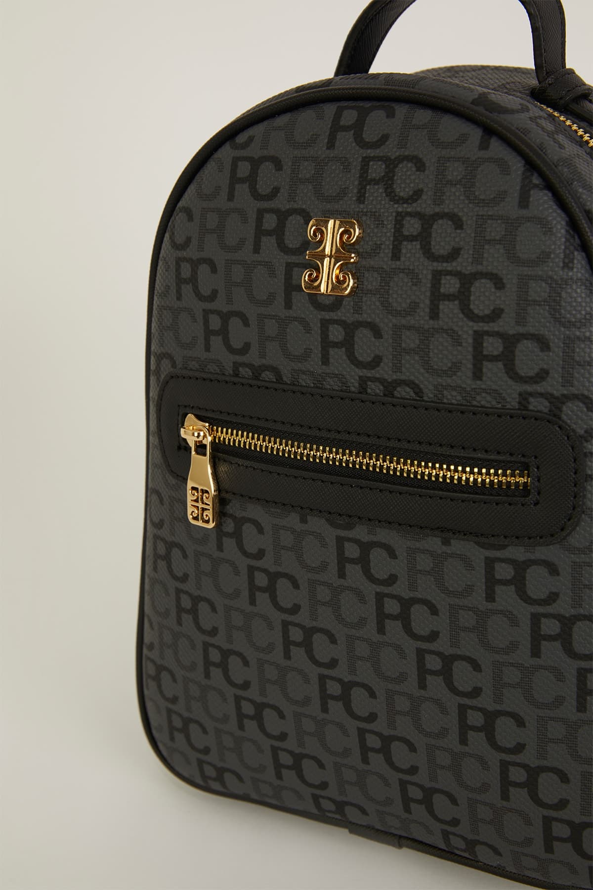کوله پشتی زنانه Pierre Cardin آنتراسیت طرح الفبا مدل 05PO22Y1541 کوله پشتی زنانه Pierre Cardin آنتراسیت طرح الفبا مدل 05PO22Y1541