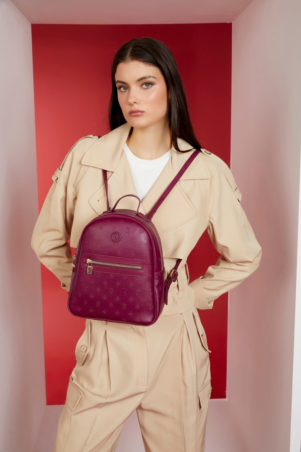 کوله پشتی زنانه Pierre Cardin بژ طرح حروف بزرگ الفبا مدل 05PO22Y1541 کوله پشتی زنانه Pierre Cardin بژ طرح حروف بزرگ الفبا مدل 05PO22Y1541