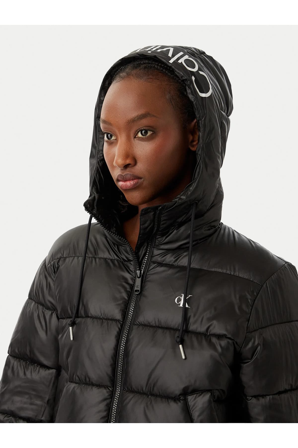 ژاکت زنانه Calvin Klein پافر کوتاه لوگودار مدل LW ژاکت زنانه Calvin Klein پافر کوتاه لوگودار مدل LW