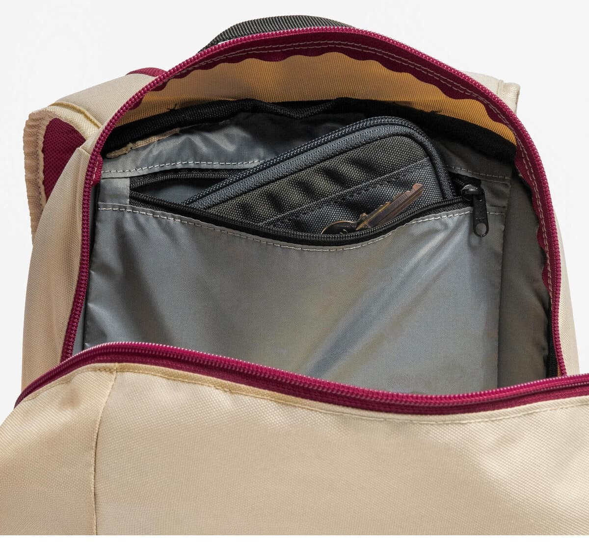کولهپشتی زنانه Decathlon مدل Quechua Arpenaz 100 با ظرفیت 20 لیتر به رنگ بنفش کولهپشتی زنانه Decathlon مدل Quechua Arpenaz 100 با ظرفیت 20 لیتر به رنگ بنفش